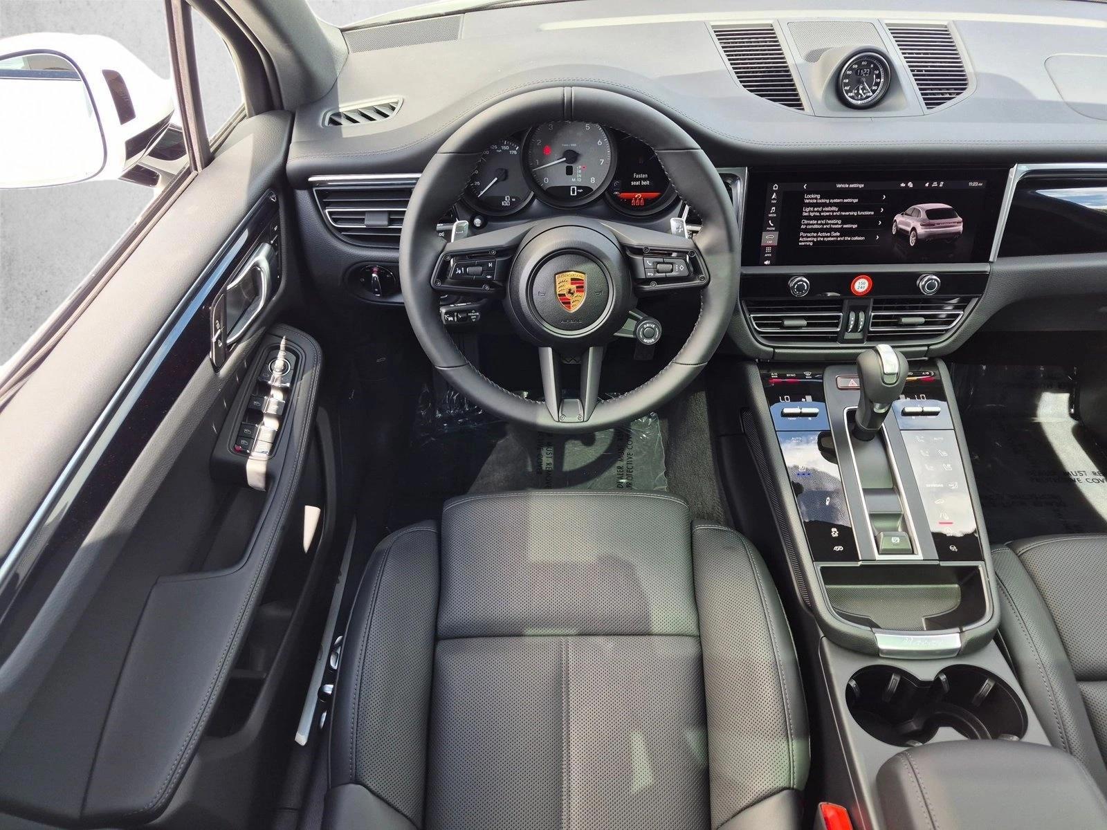 Thumbnail: 2026 Porsche Macan - 3
