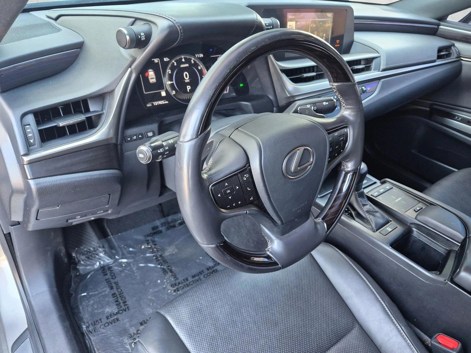 Thumbnail: 2019 Lexus ES - 4
