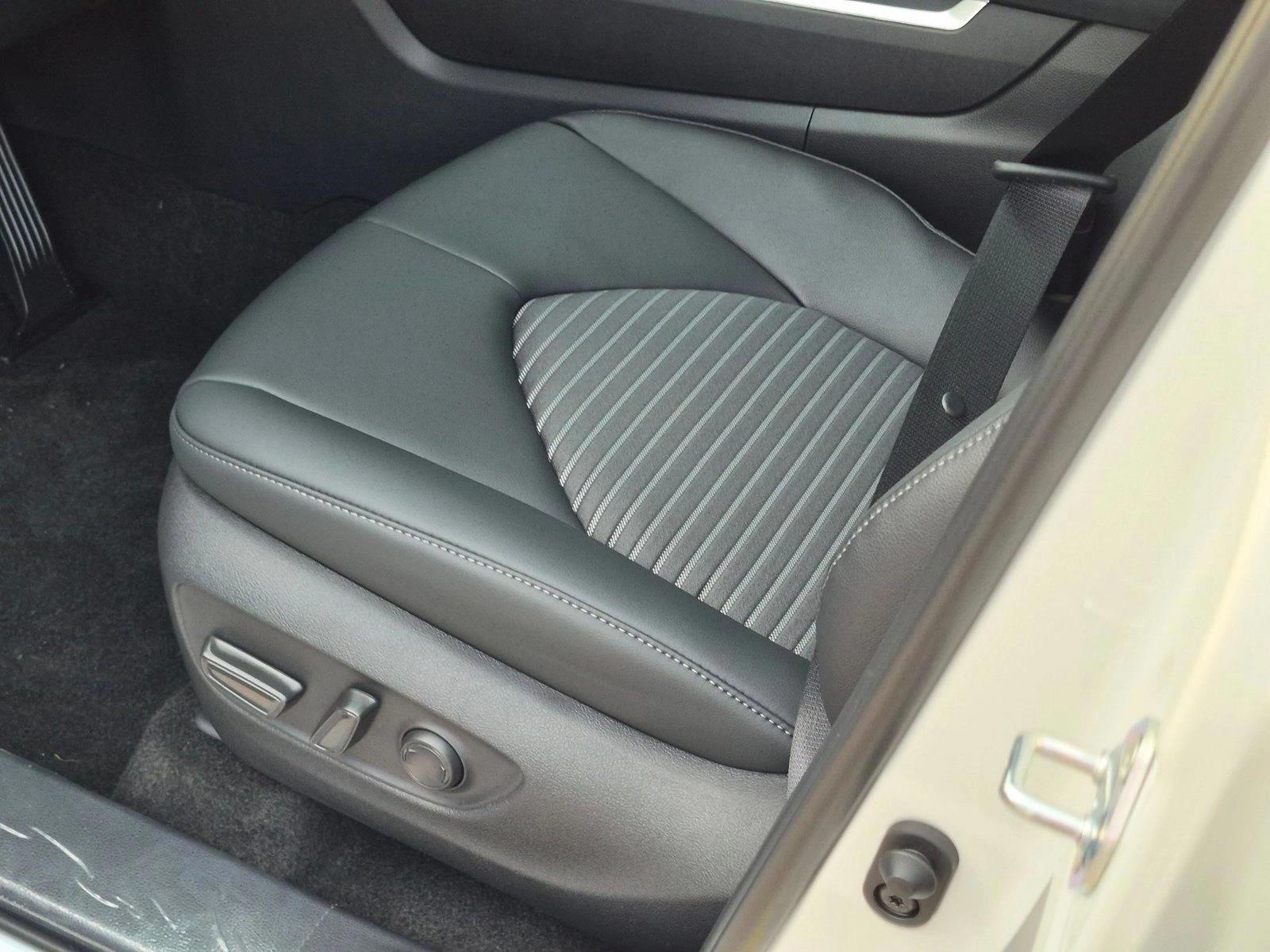 Thumbnail: 2026 Toyota Highlander - 4