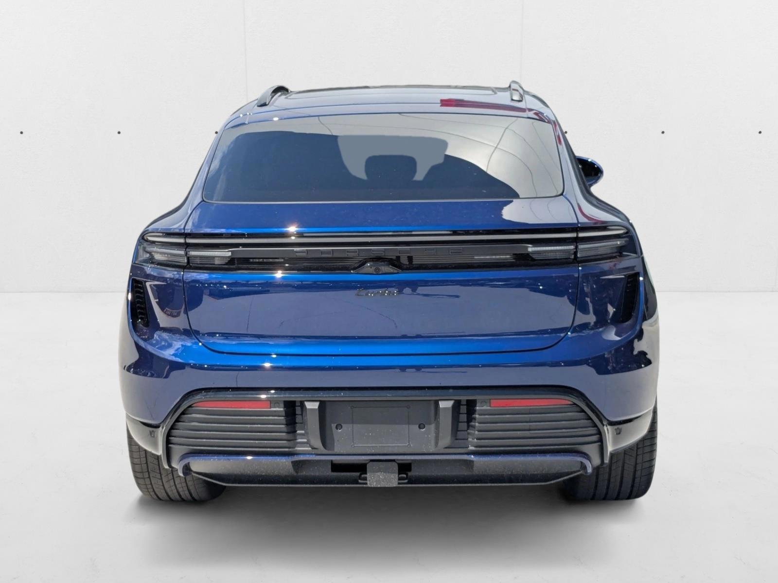 2025 Porsche Macan Turbo Electric - Photo 10