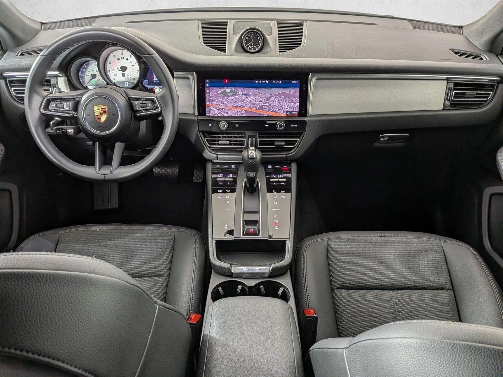 Thumbnail: 2025 Porsche Macan - 5