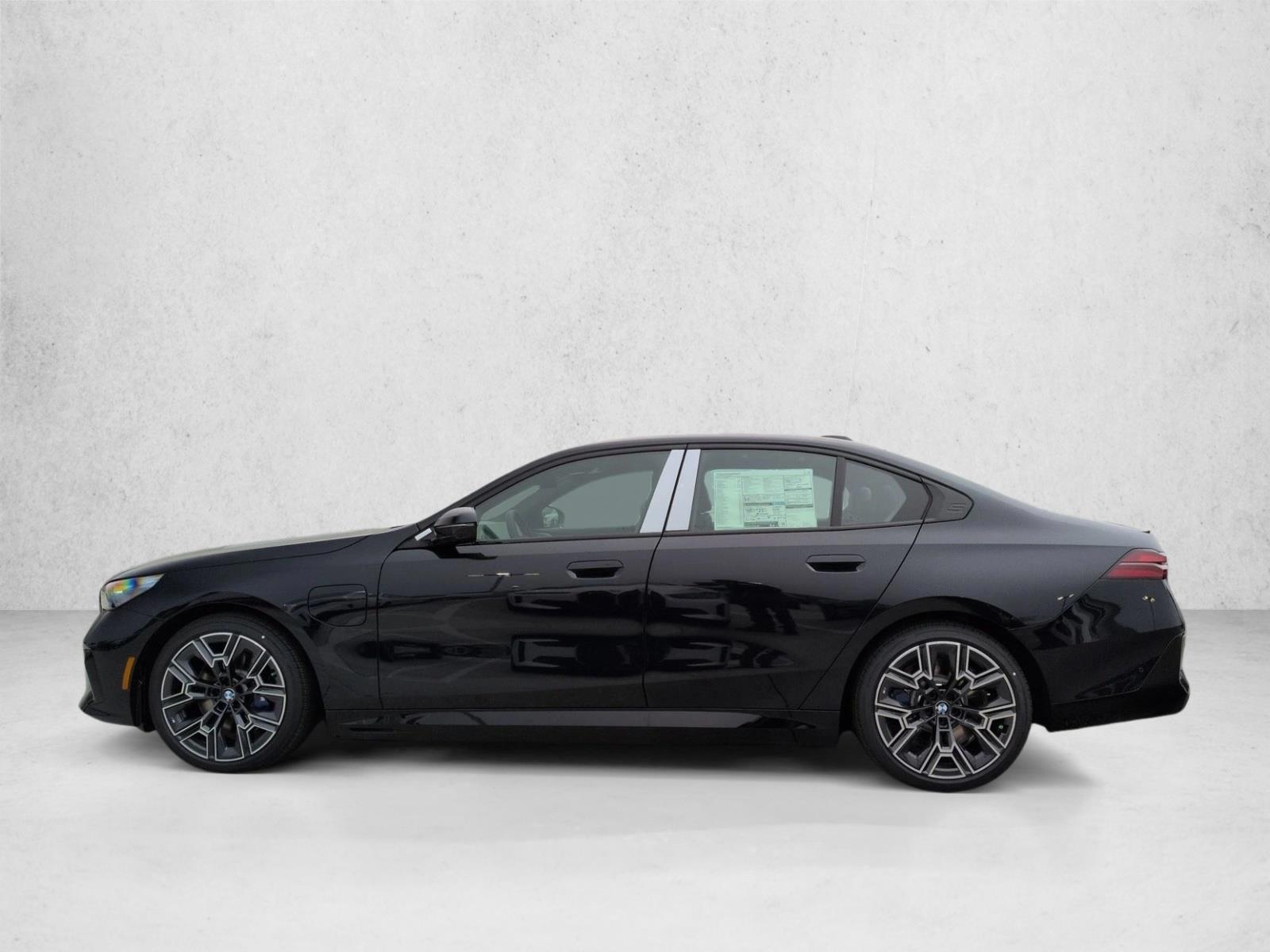 Thumbnail: 2026 BMW 5 Series - 2