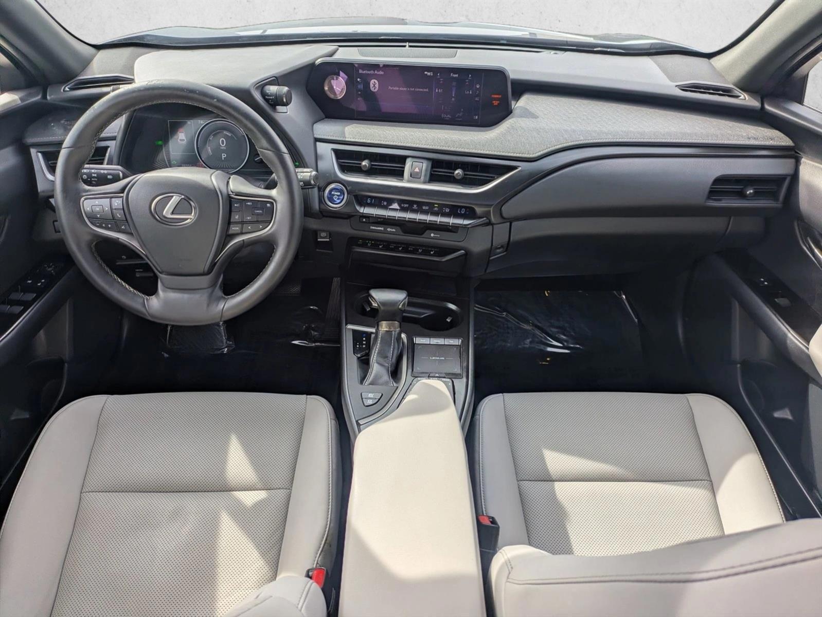 Thumbnail: 2019 Lexus UX - 3