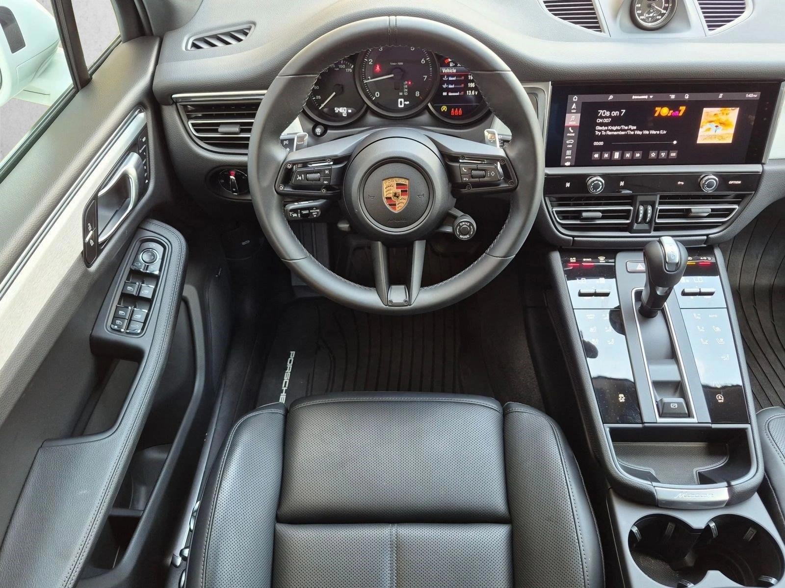 Thumbnail: 2026 Porsche Macan - 4