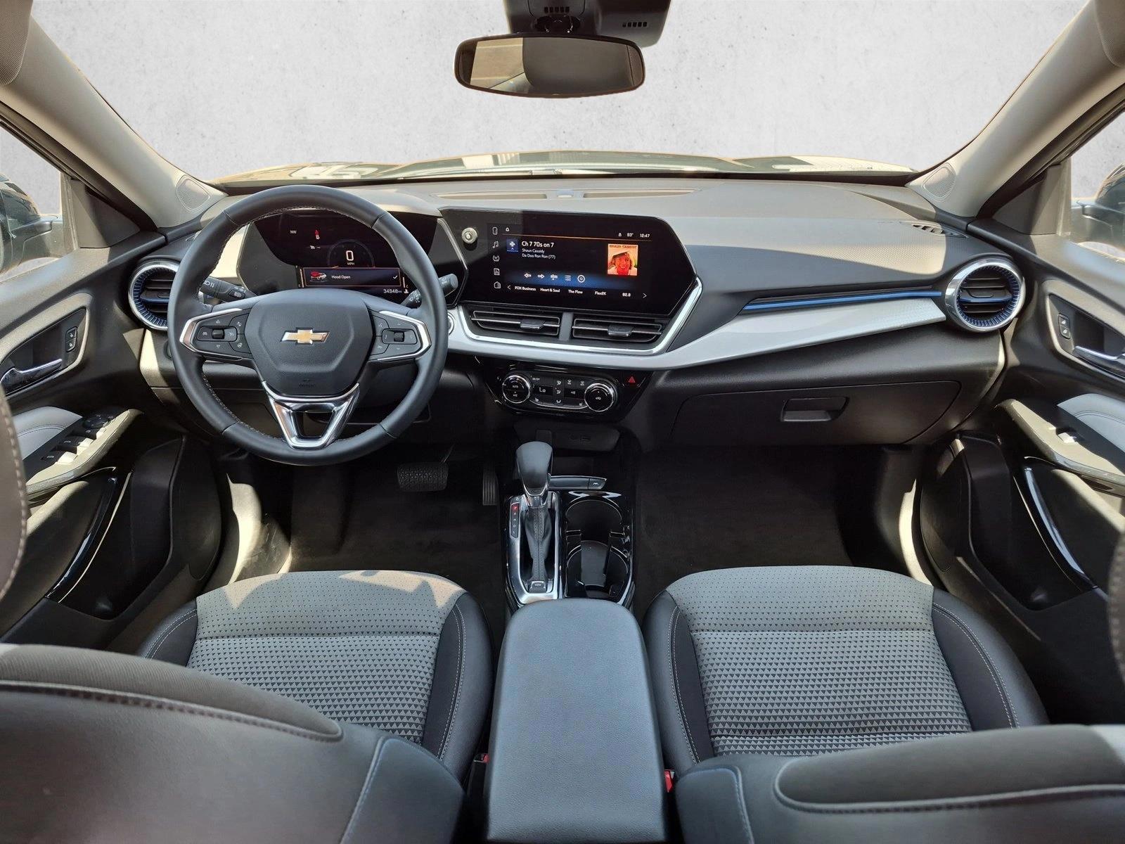 2025 Chevrolet Trax LT - Photo 16