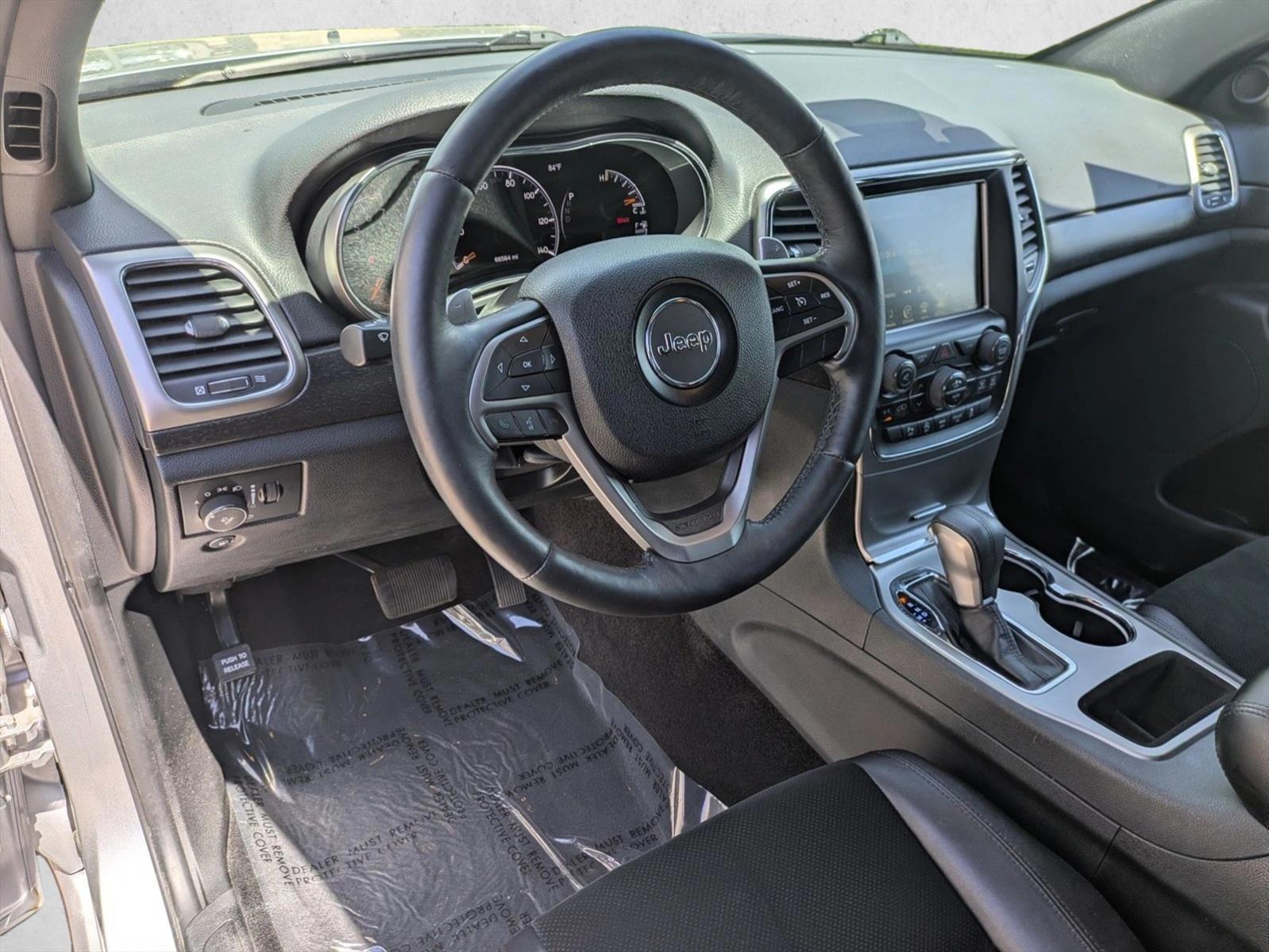 Thumbnail: 2017 Jeep Grand Cherokee - 3