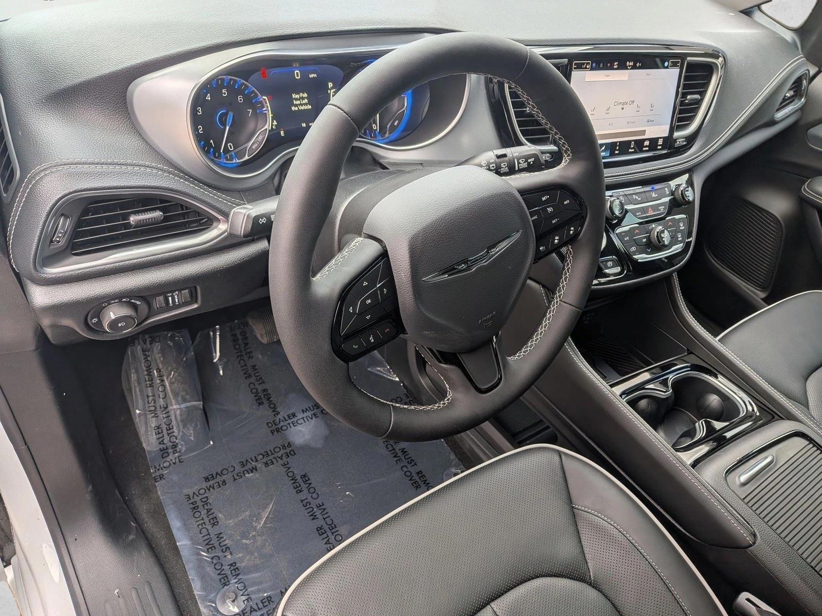 Thumbnail: 2026 Chrysler Pacifica - 3