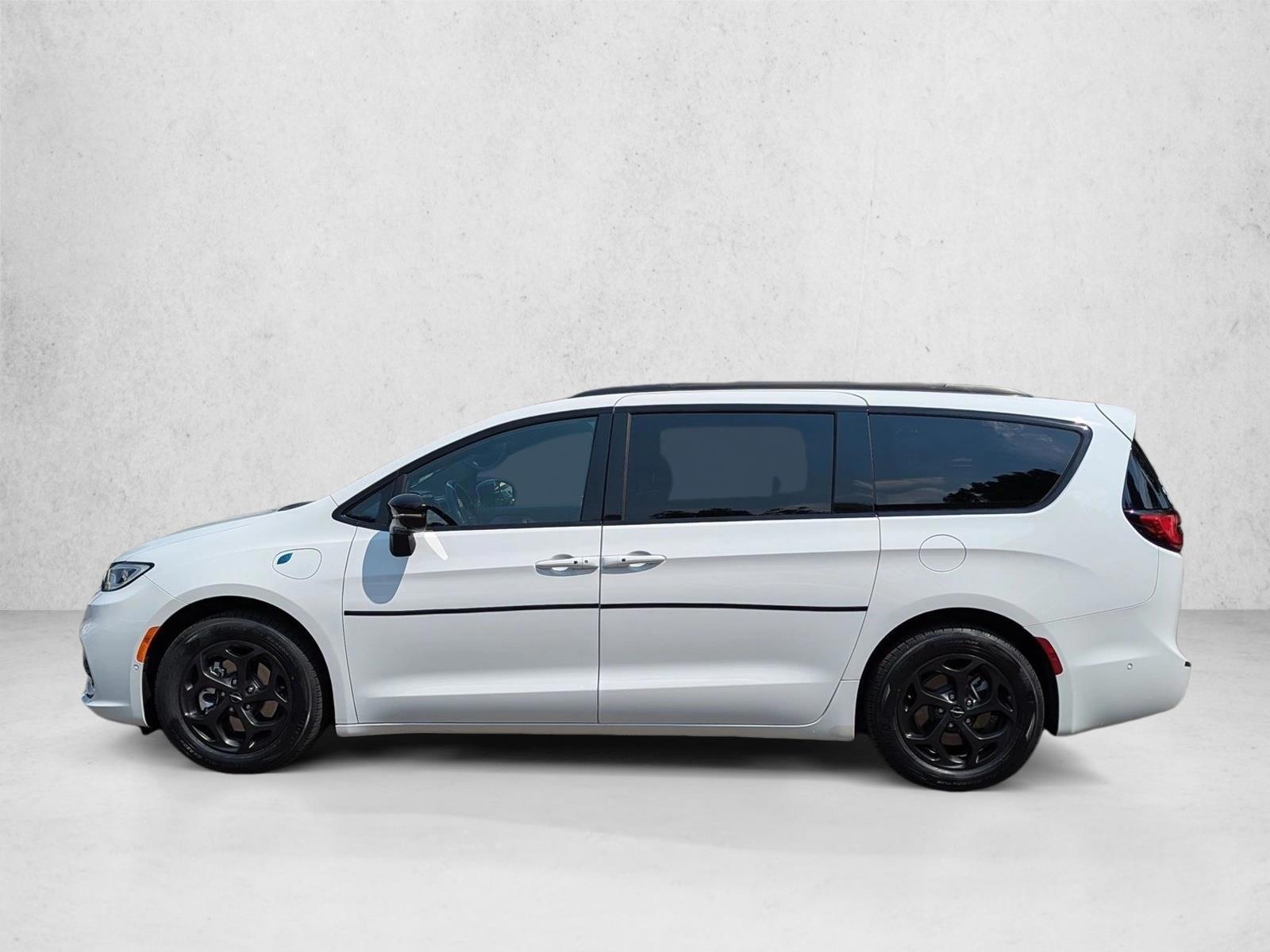 Thumbnail: 2025 Chrysler Pacifica - 2