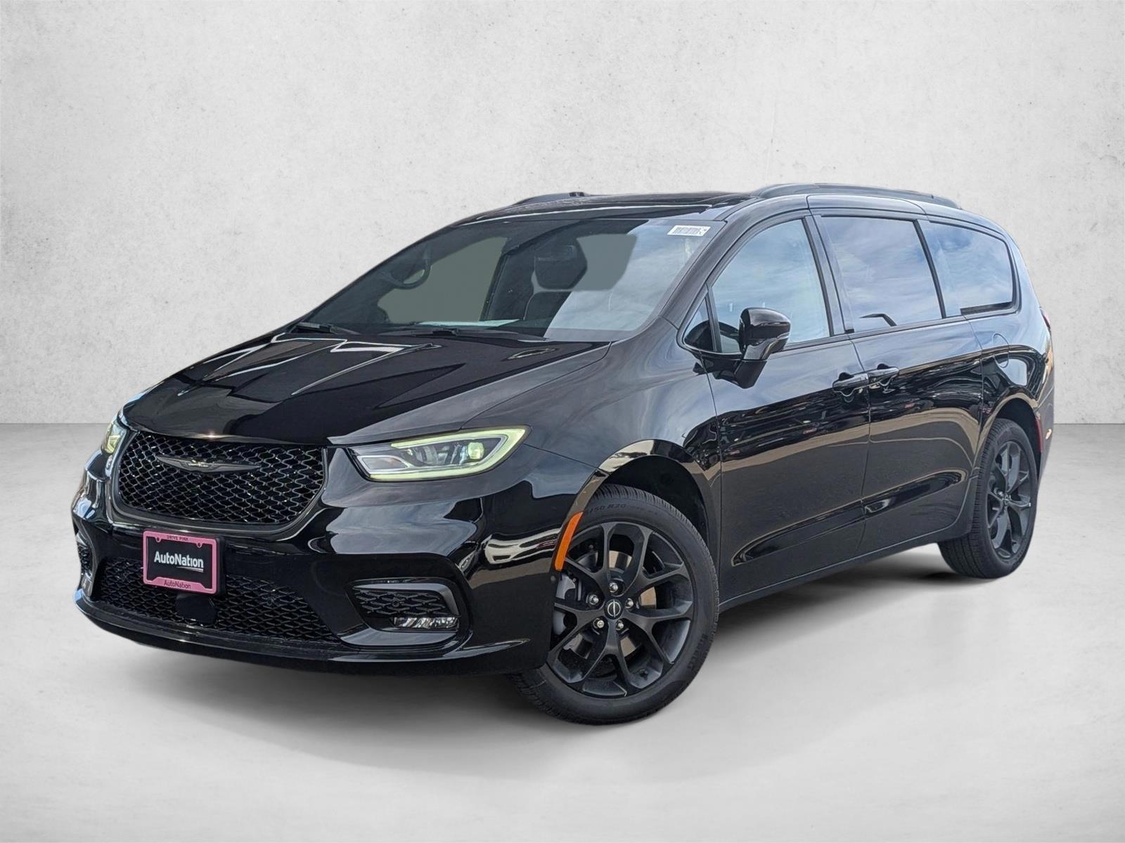 Thumbnail: 2026 Chrysler Pacifica - 1