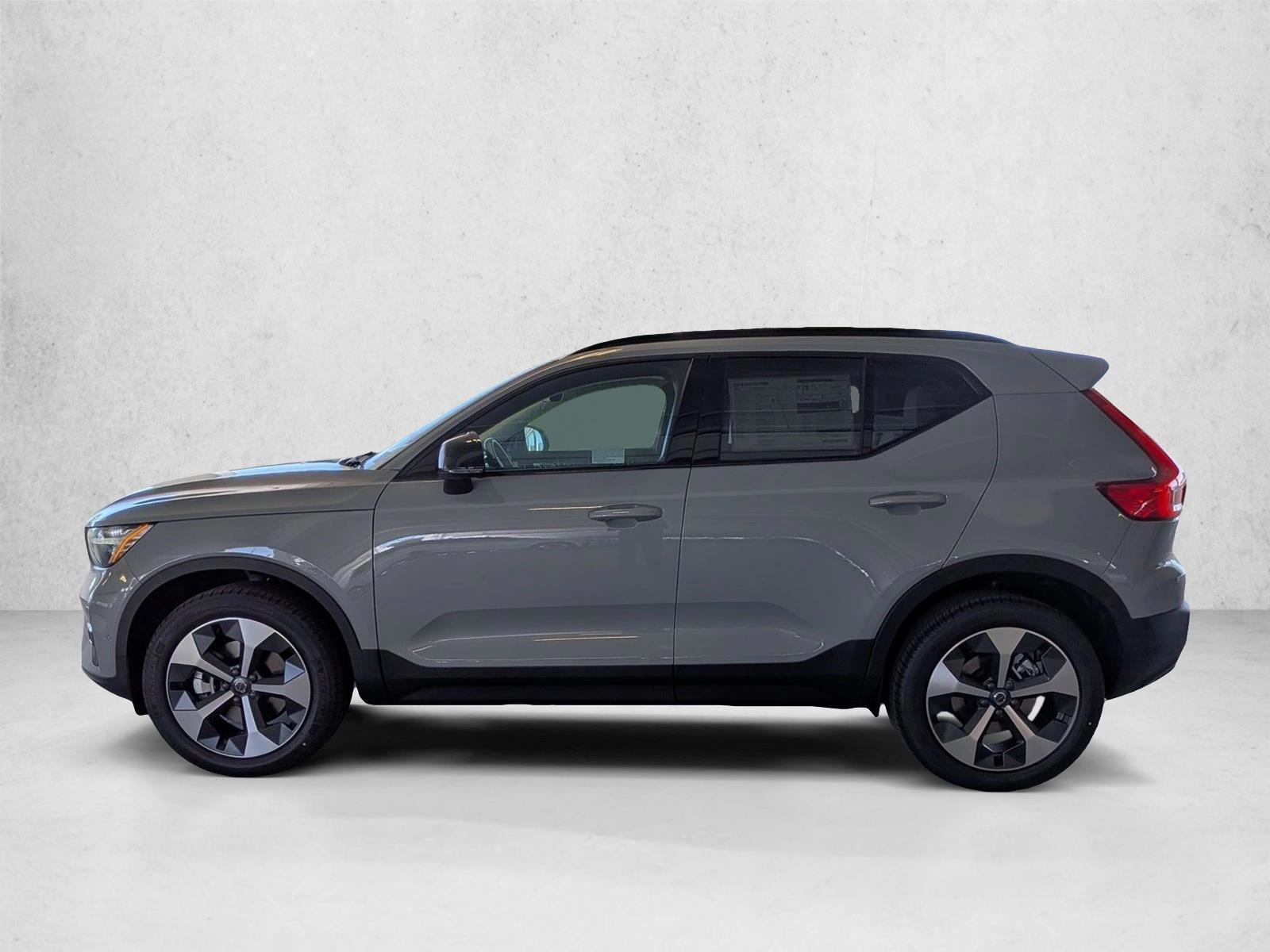 Thumbnail: 2026 Volvo XC40 - 2