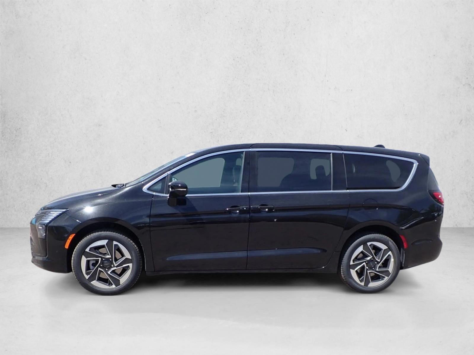 Thumbnail: 2027 Chrysler Pacifica - 2