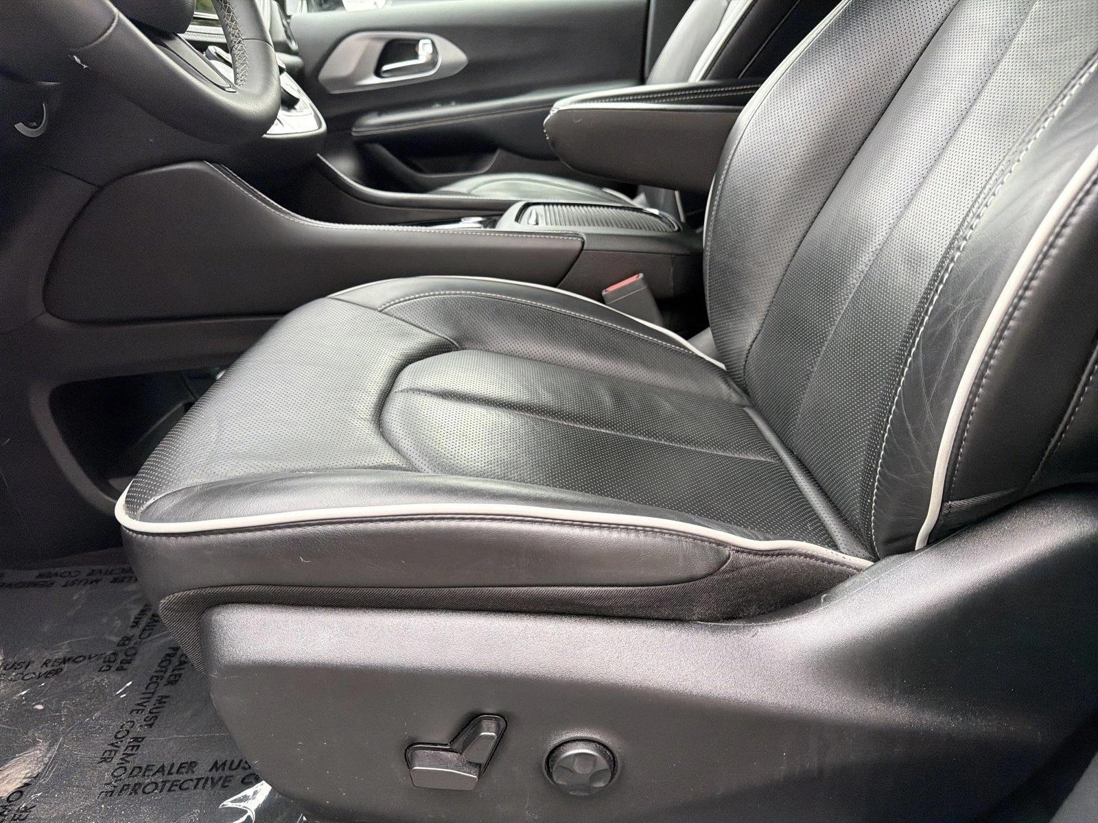 Thumbnail: 2025 Chrysler Pacifica - 4
