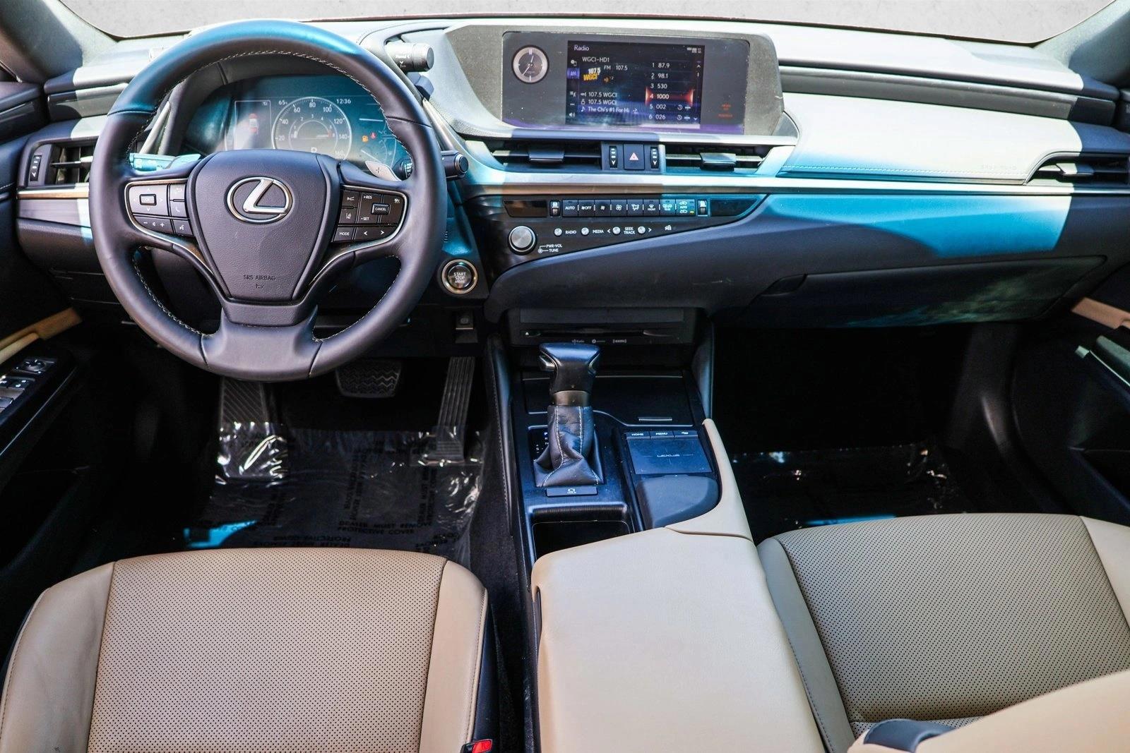 Thumbnail: 2021 Lexus ES - 3