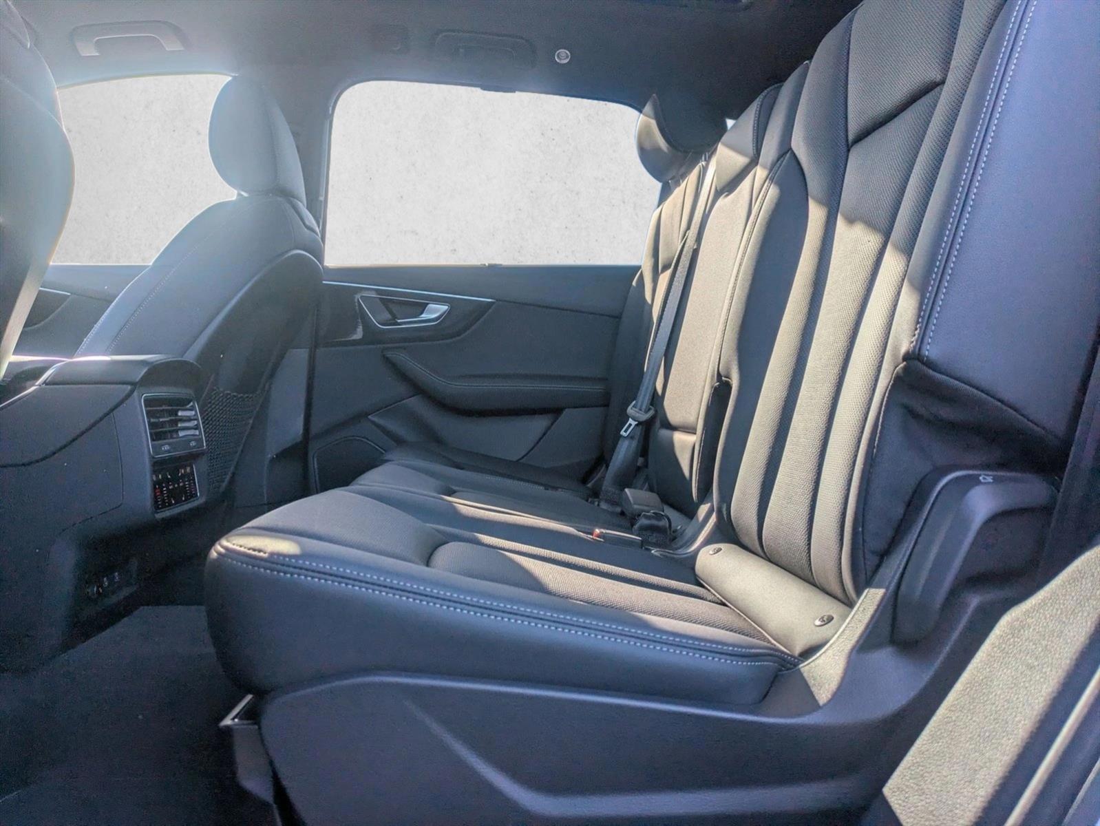 Thumbnail: 2026 Audi Q7 - 5