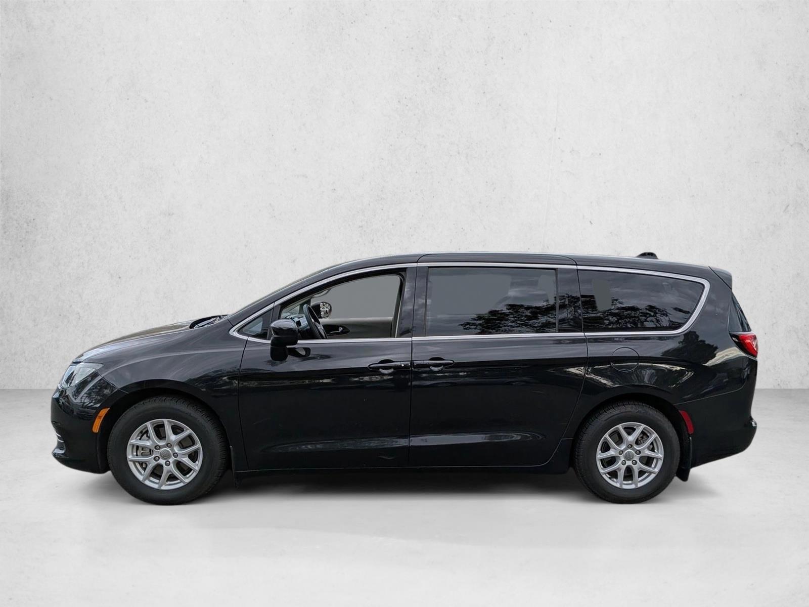 Thumbnail: 2017 Chrysler Pacifica - 2