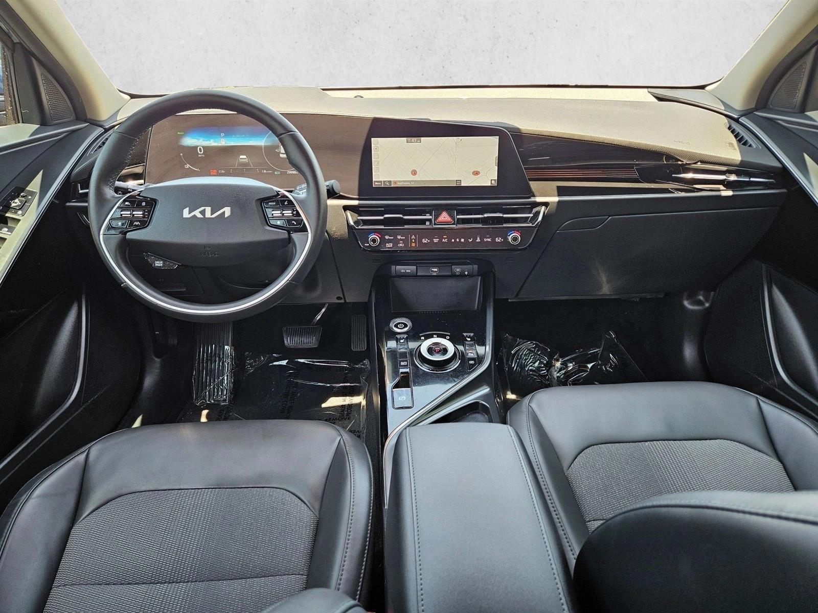 Thumbnail: 2023 Kia Niro - 3