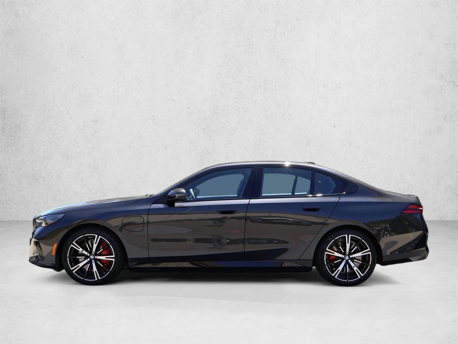 Thumbnail: 2026 BMW 5 Series - 2
