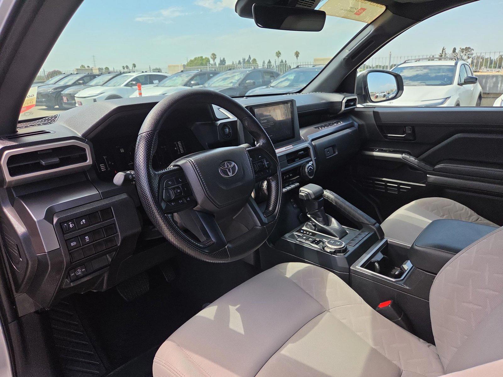 2025 Toyota Tacoma SR5 - Photo 9