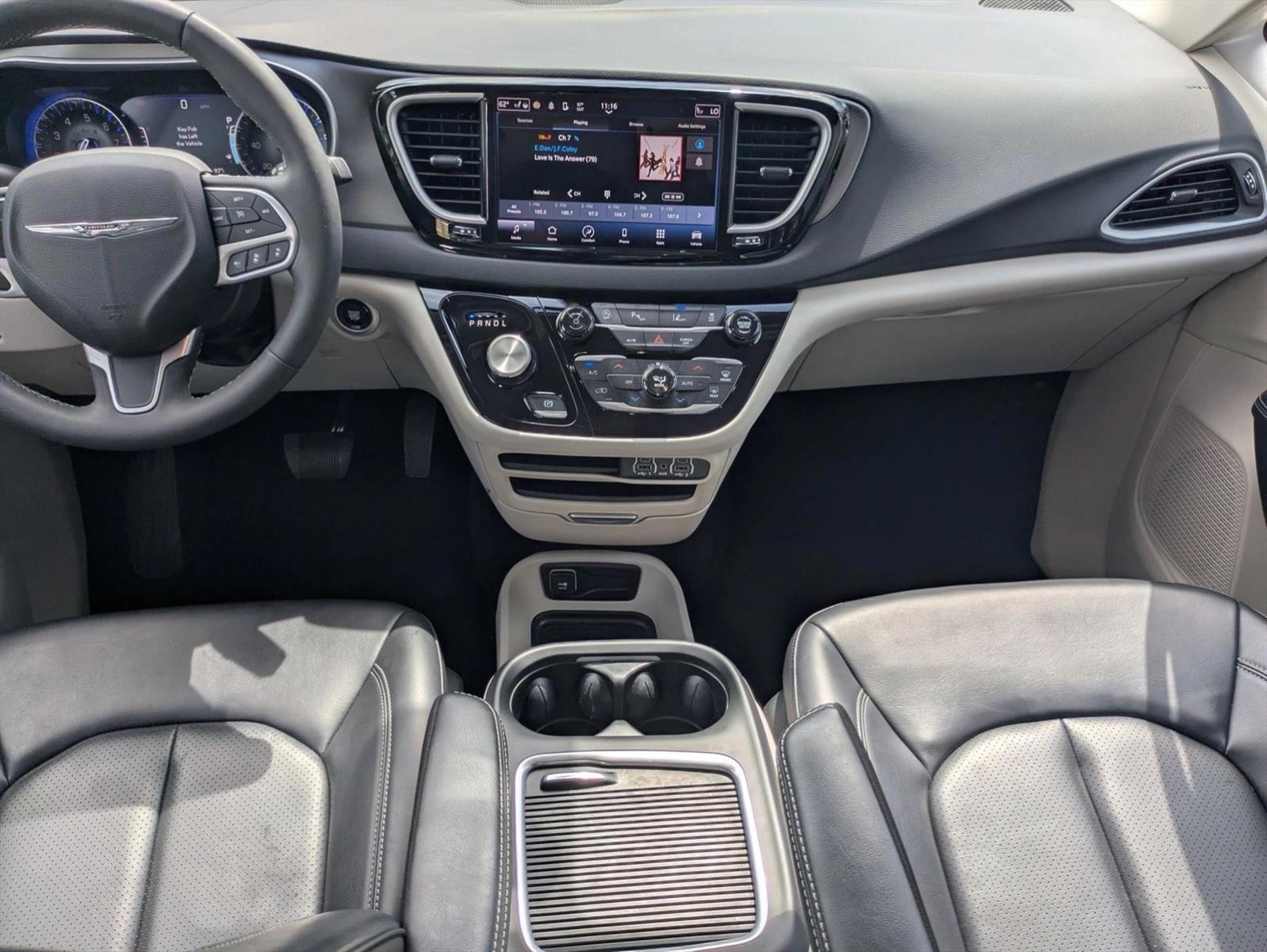 Thumbnail: 2023 Chrysler Pacifica - 3