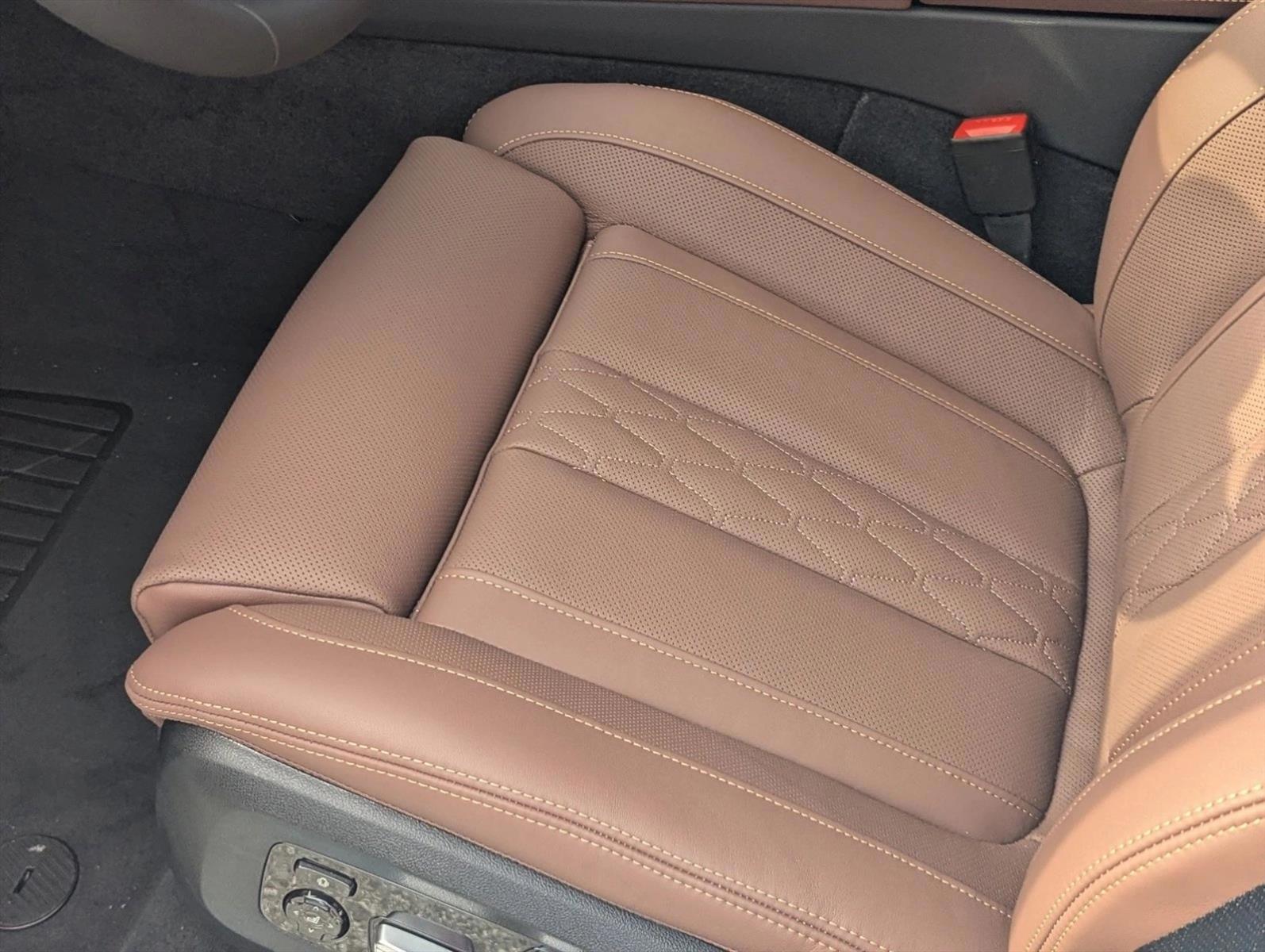 Thumbnail: 2027 BMW X7 - 4