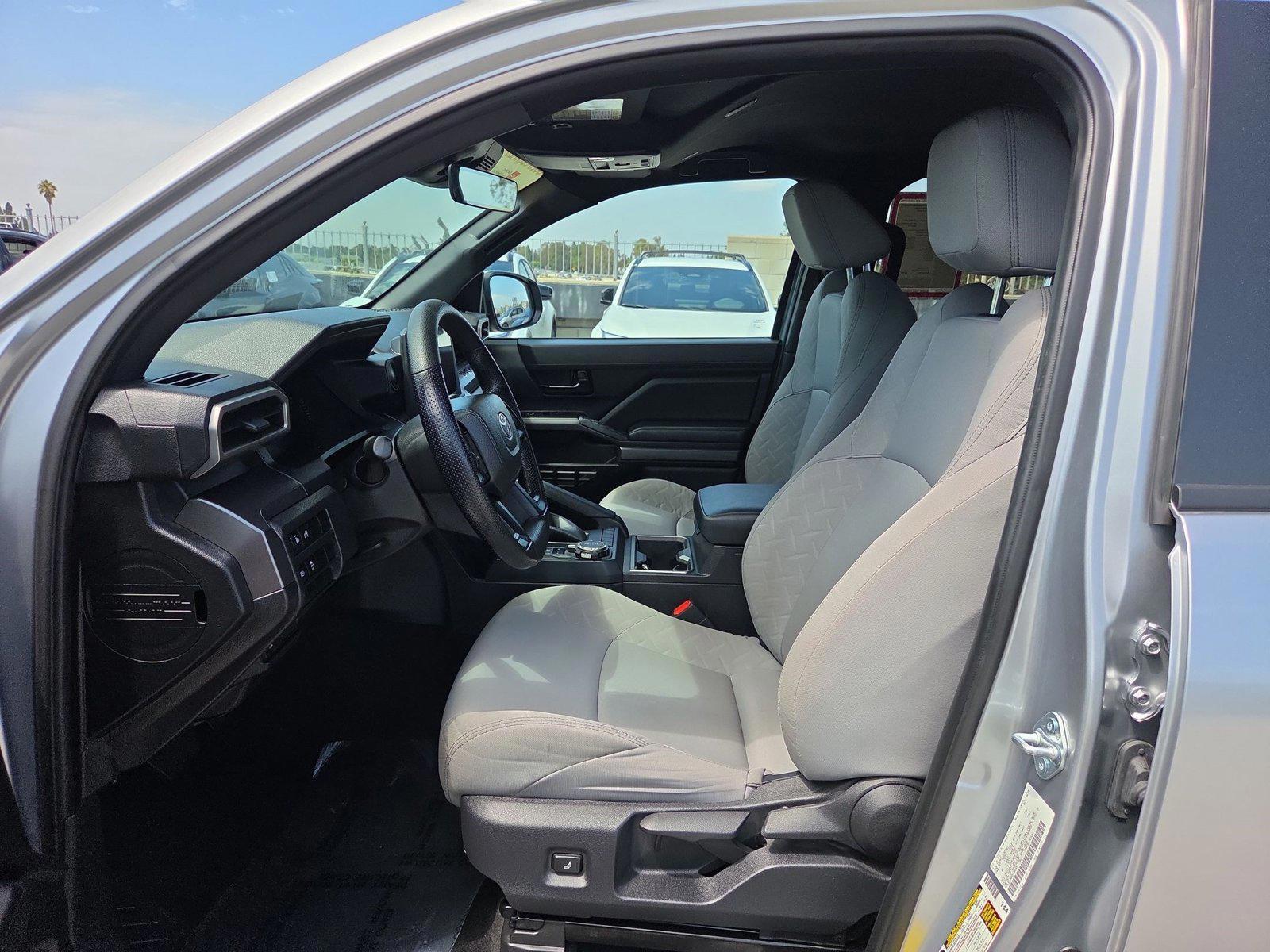 2025 Toyota Tacoma SR5 - Photo 15