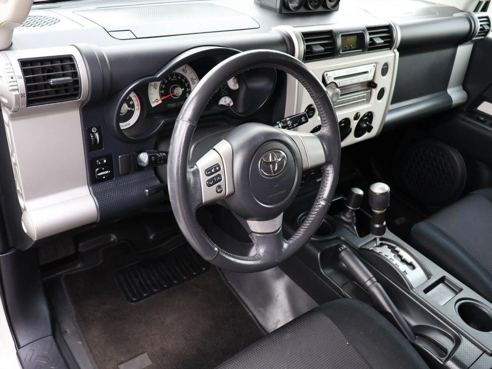 Thumbnail: 2010 Toyota FJ Cruiser - 3