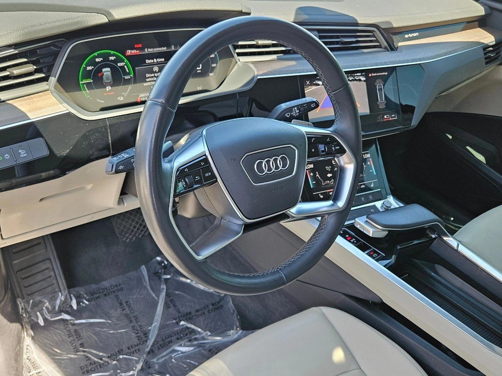 Thumbnail: 2024 Audi Q8 e-tron - 3