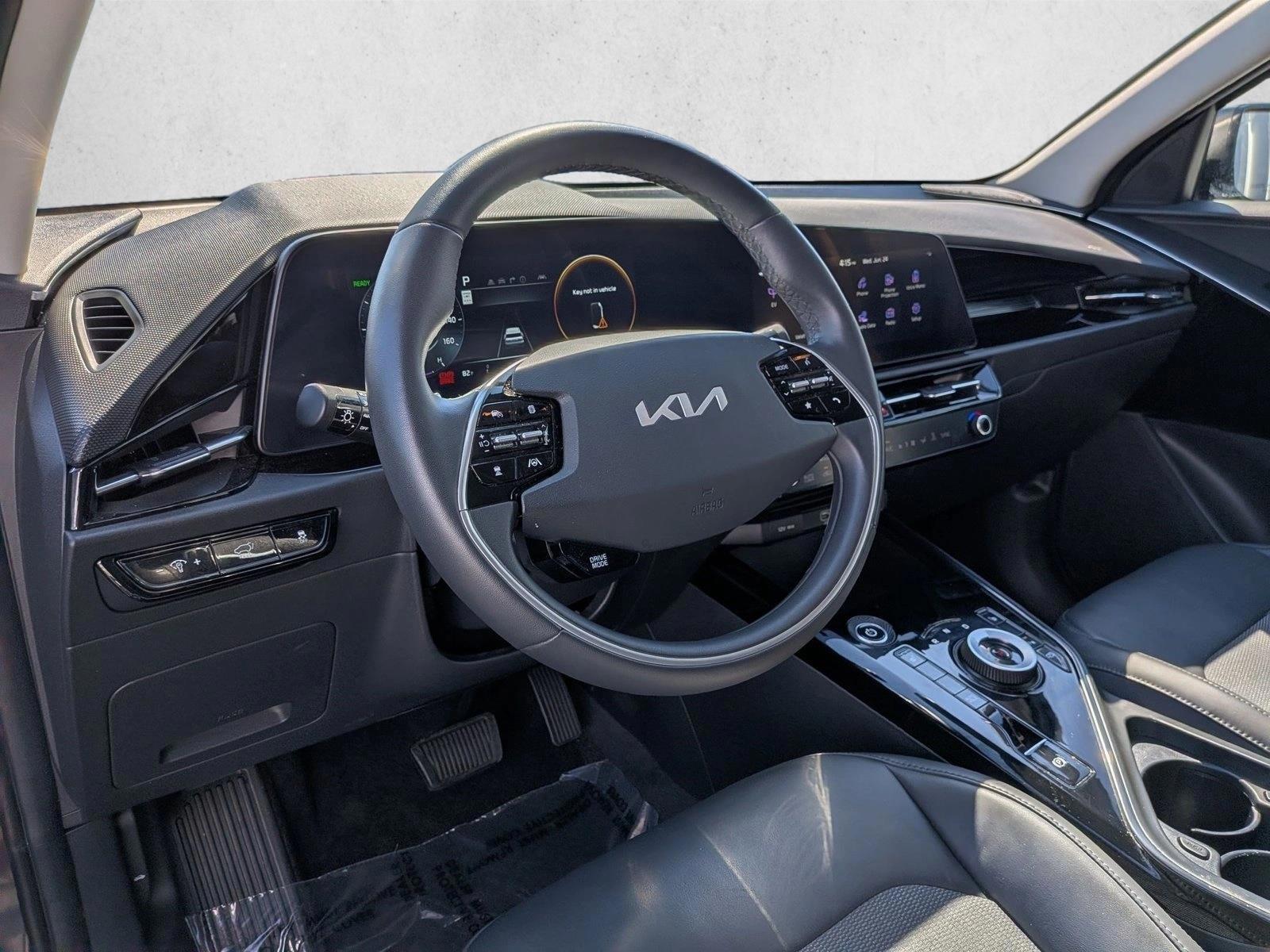 Thumbnail: 2023 Kia Niro - 3