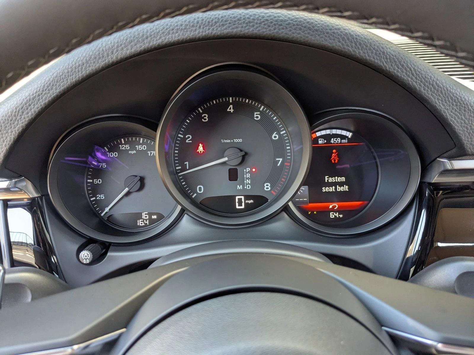 2026 Porsche Macan T - Photo 16