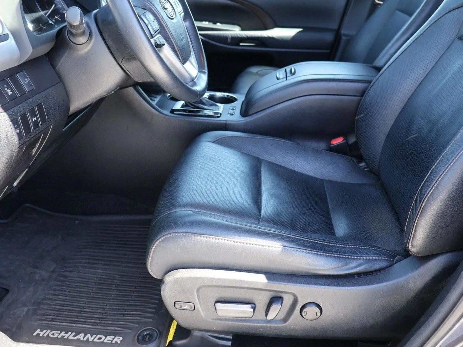 Thumbnail: 2014 Toyota Highlander - 4