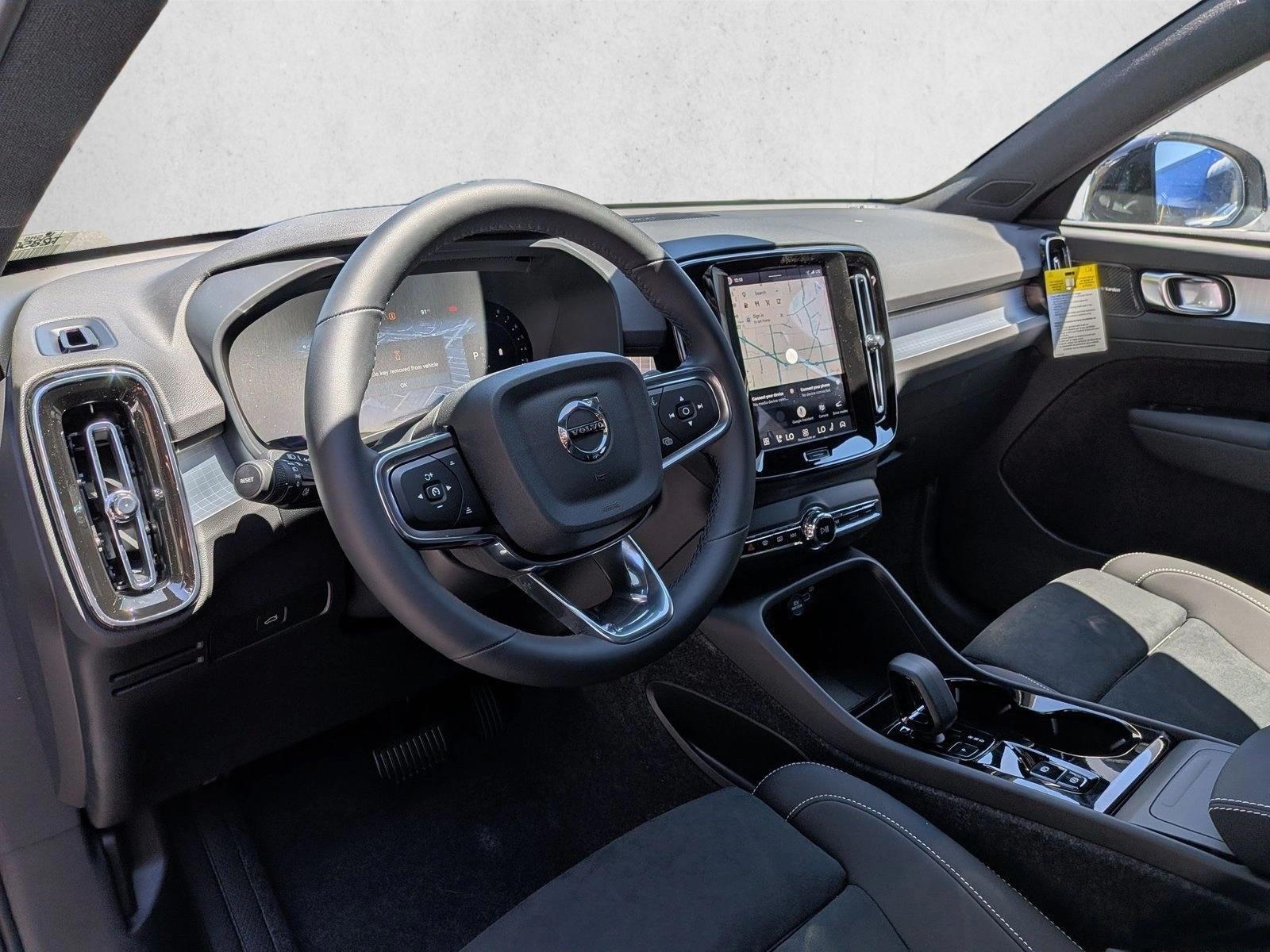 Thumbnail: 2026 Volvo XC40 - 3
