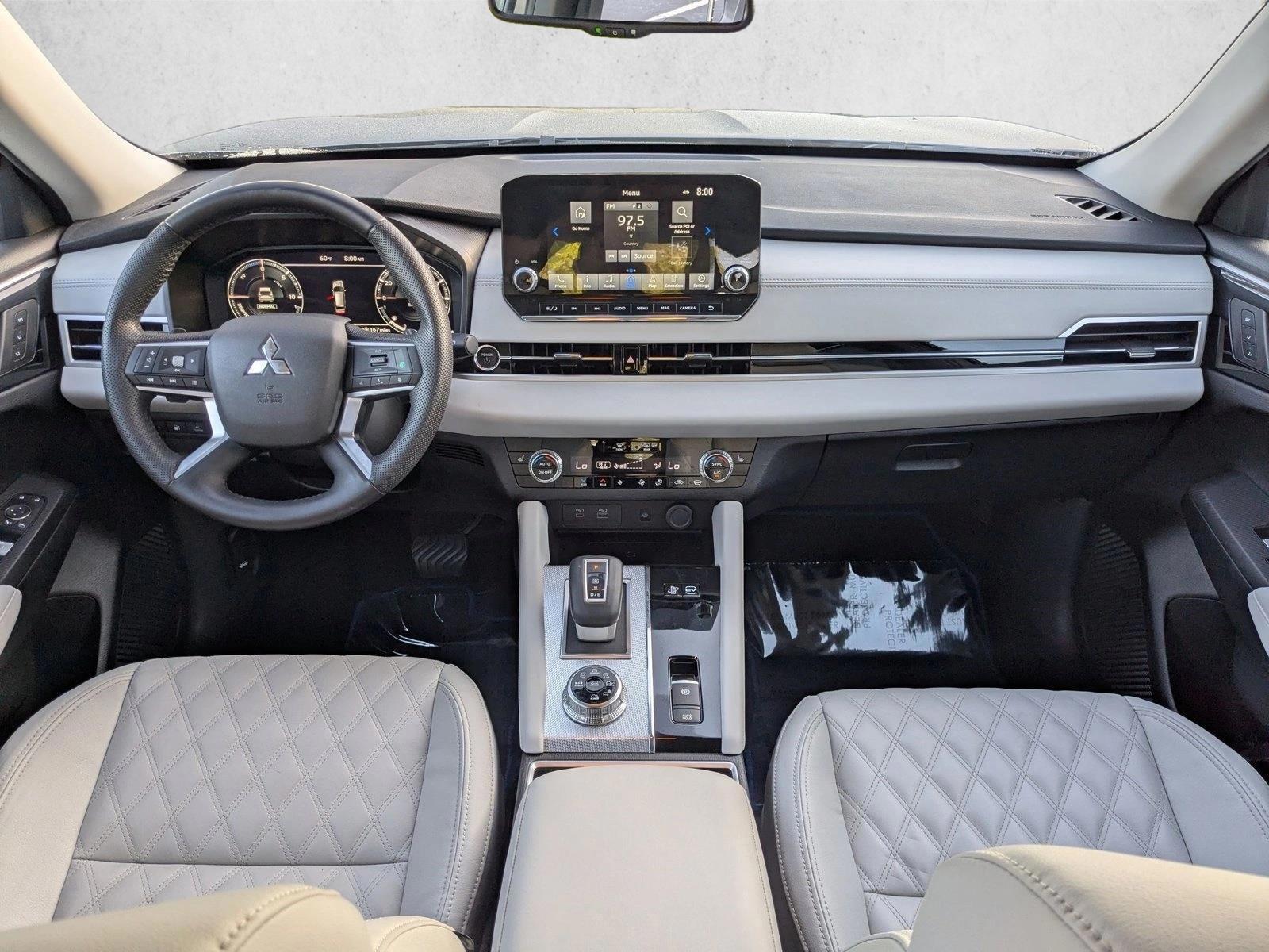 Thumbnail: 2023 Mitsubishi Outlander - 3