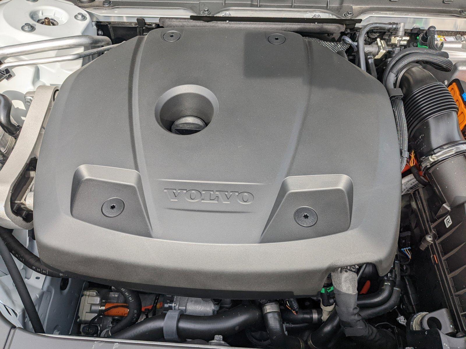 Volvo XC90 Recharge Plug-In Hybrid #16 Hero Image
