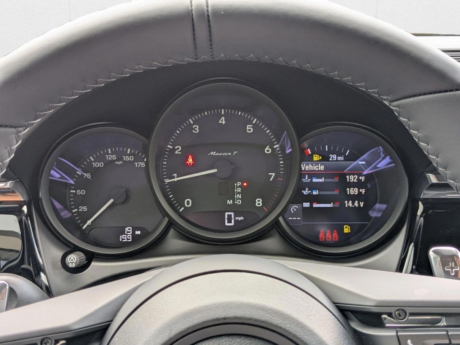 2026 Porsche Macan T - Photo 16