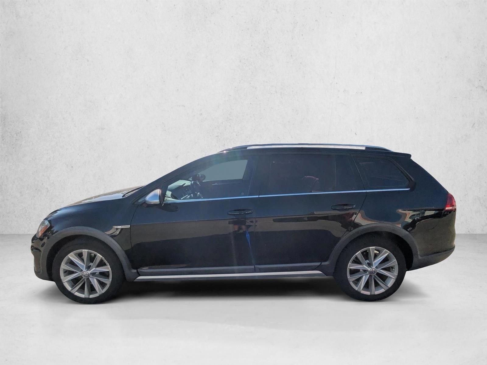 Thumbnail: 2017 Volkswagen Golf - 2