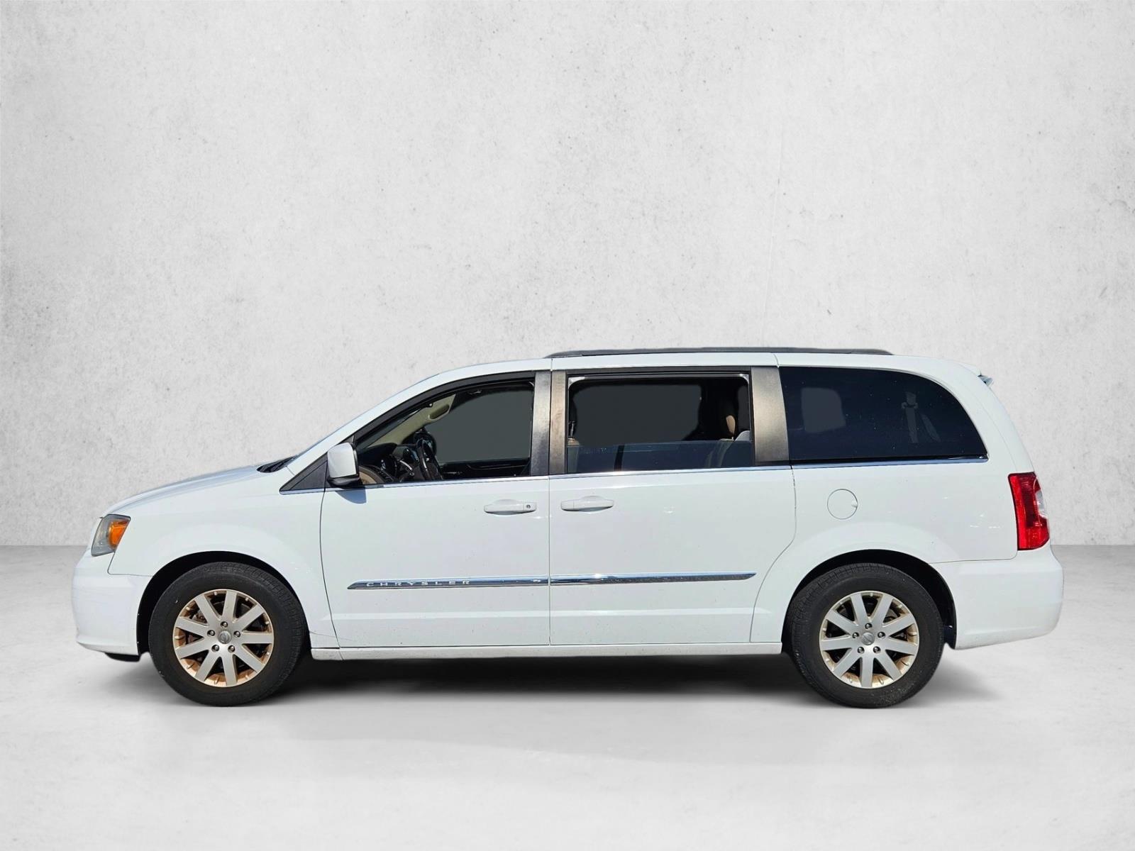 Thumbnail: 2015 Chrysler Town & Country - 2
