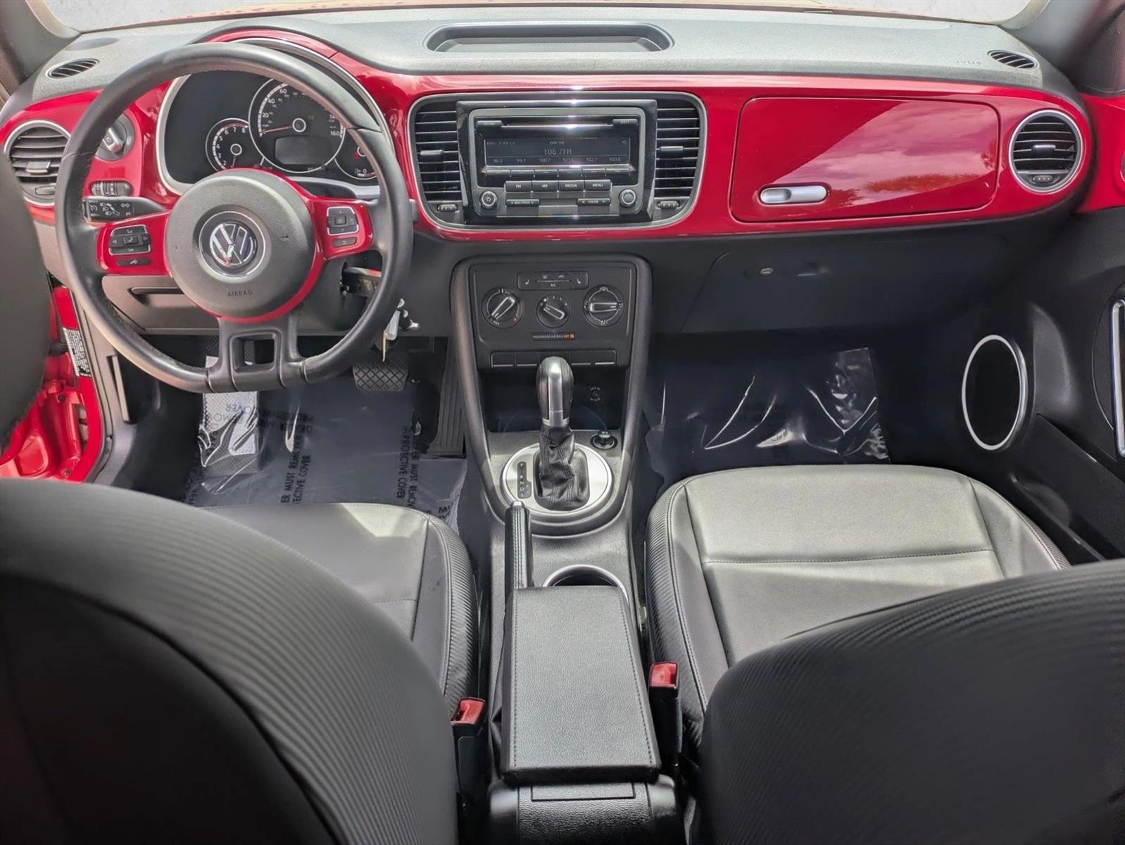 Thumbnail: 2015 Volkswagen Beetle - 3