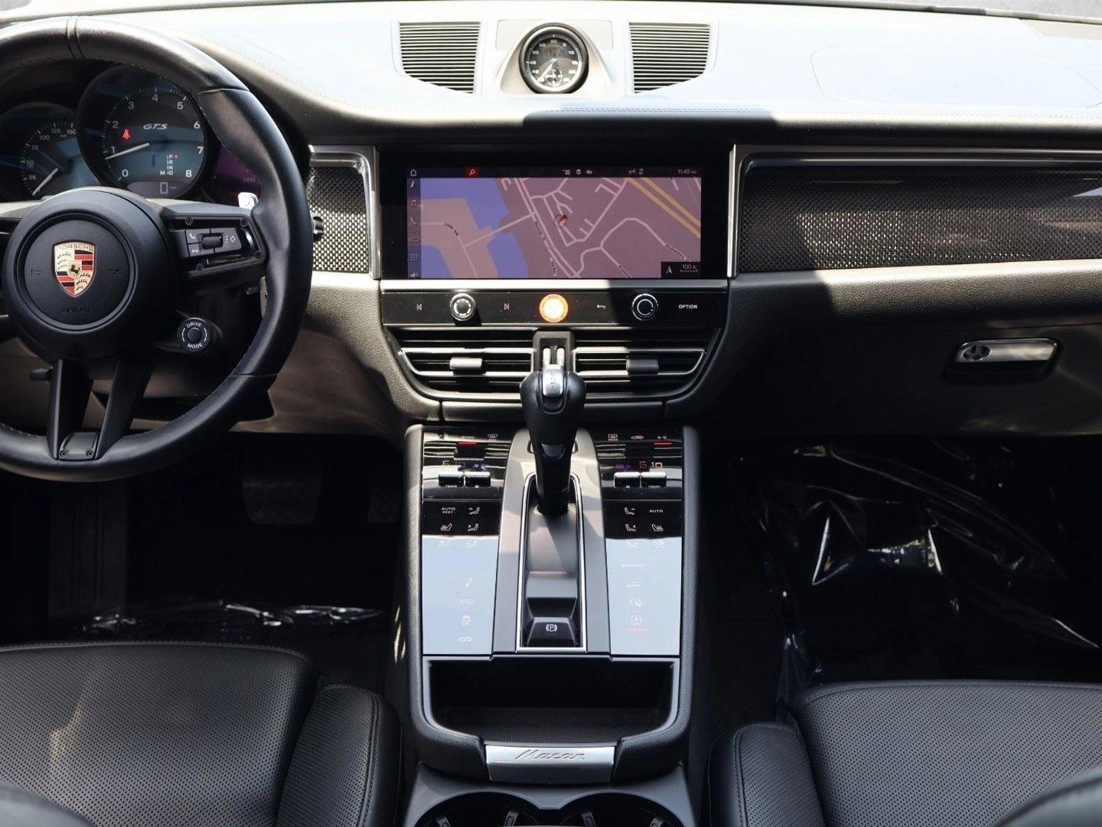 Thumbnail: 2023 Porsche Macan - 3