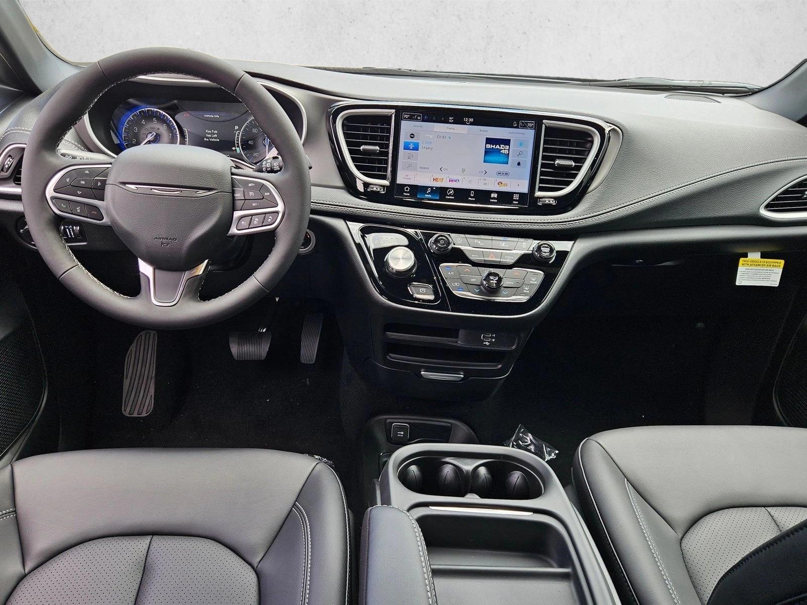 Thumbnail: 2027 Chrysler Pacifica - 3