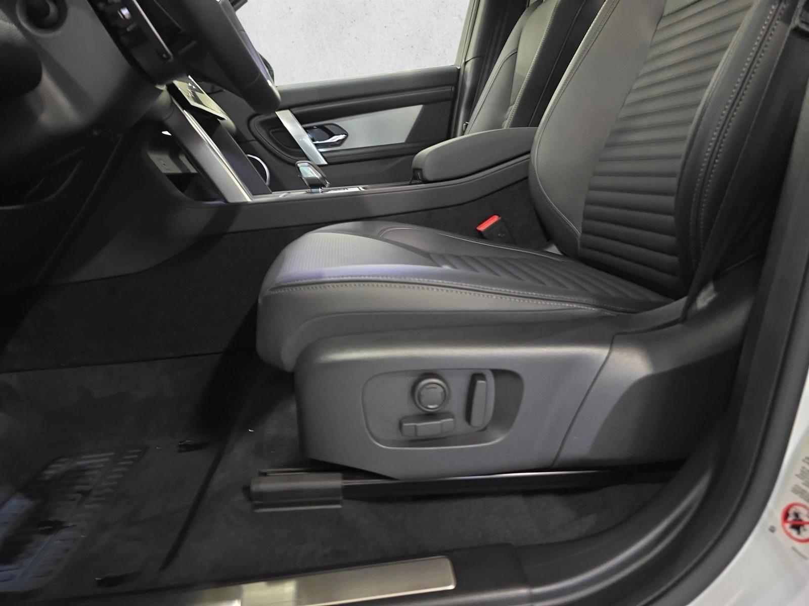 Thumbnail: 2026 Land Rover Discovery Sport - 4