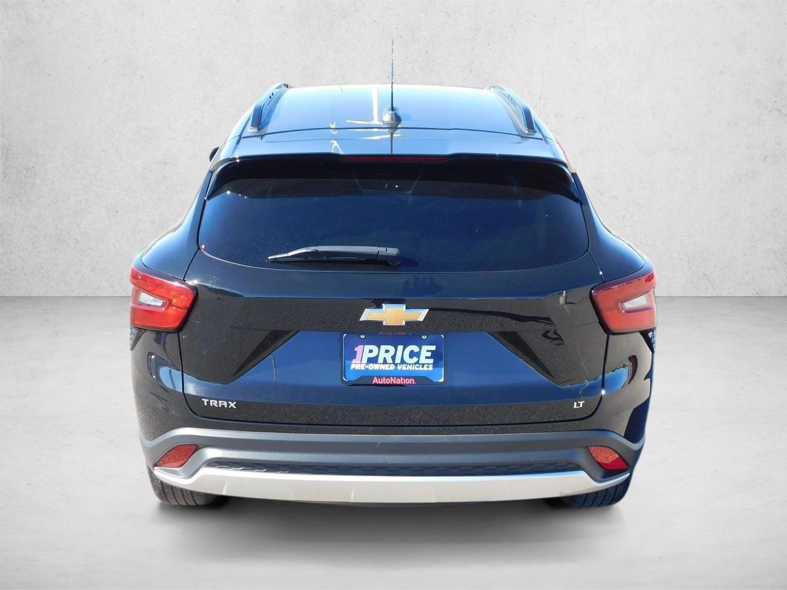 2025 Chevrolet Trax LT - Photo 11