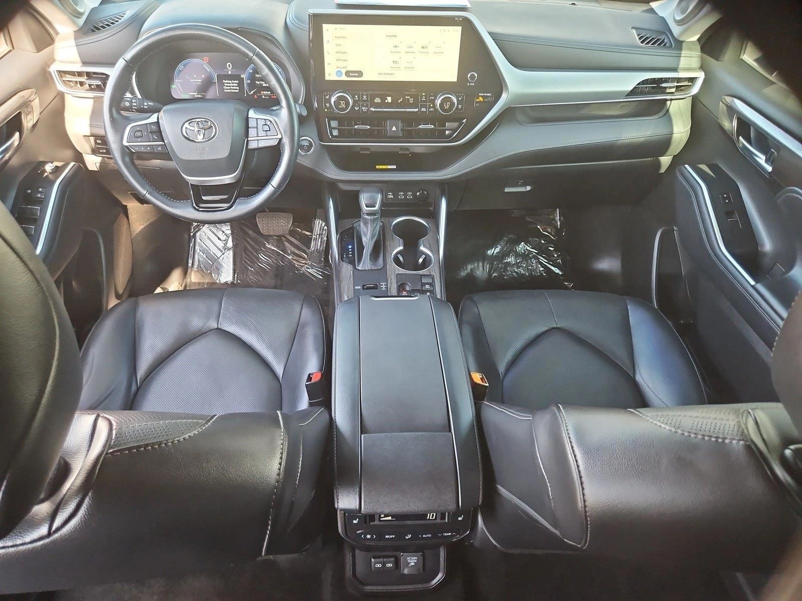 Thumbnail: 2023 Toyota Highlander - 3