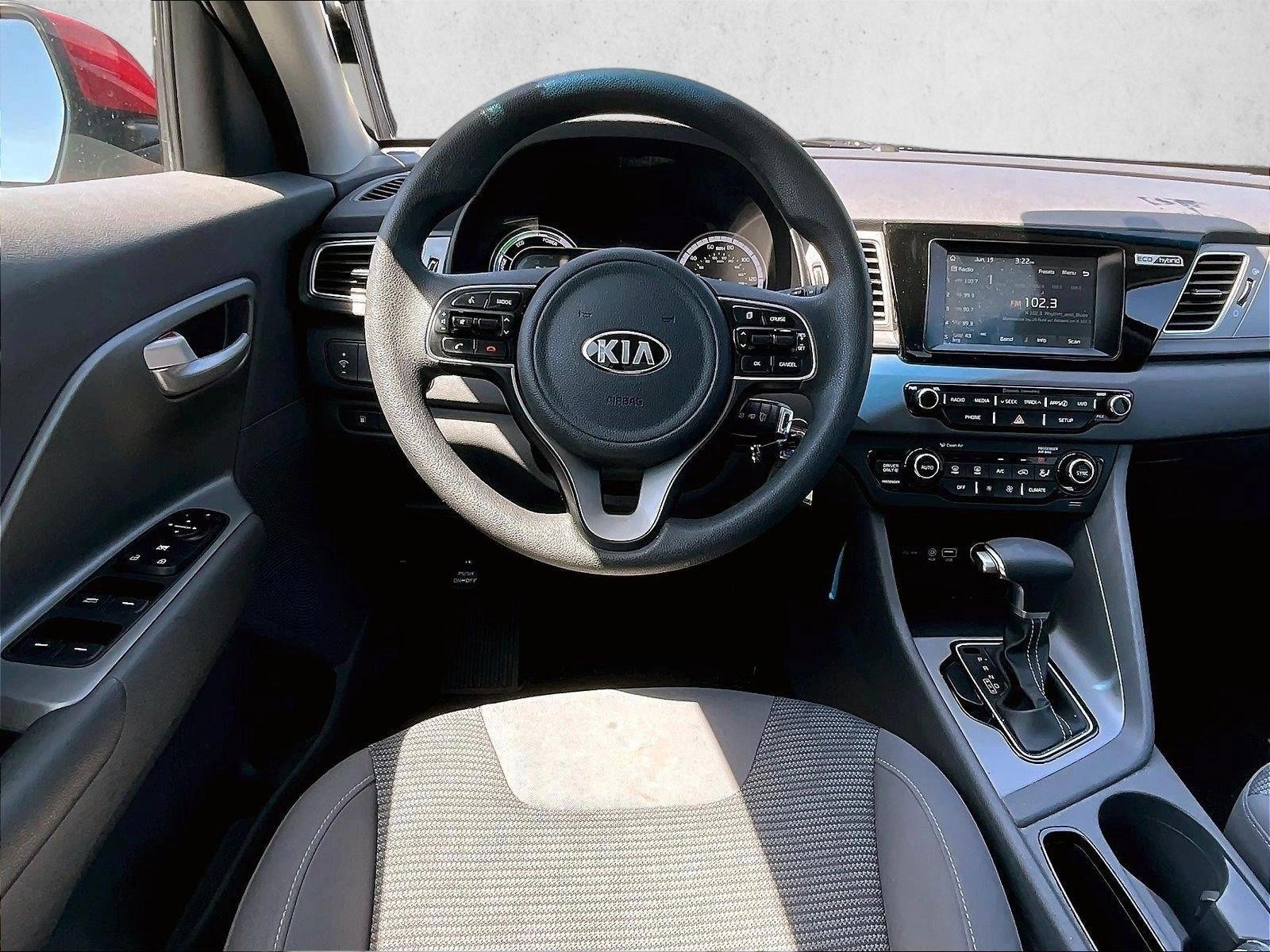Thumbnail: 2017 Kia Niro - 3