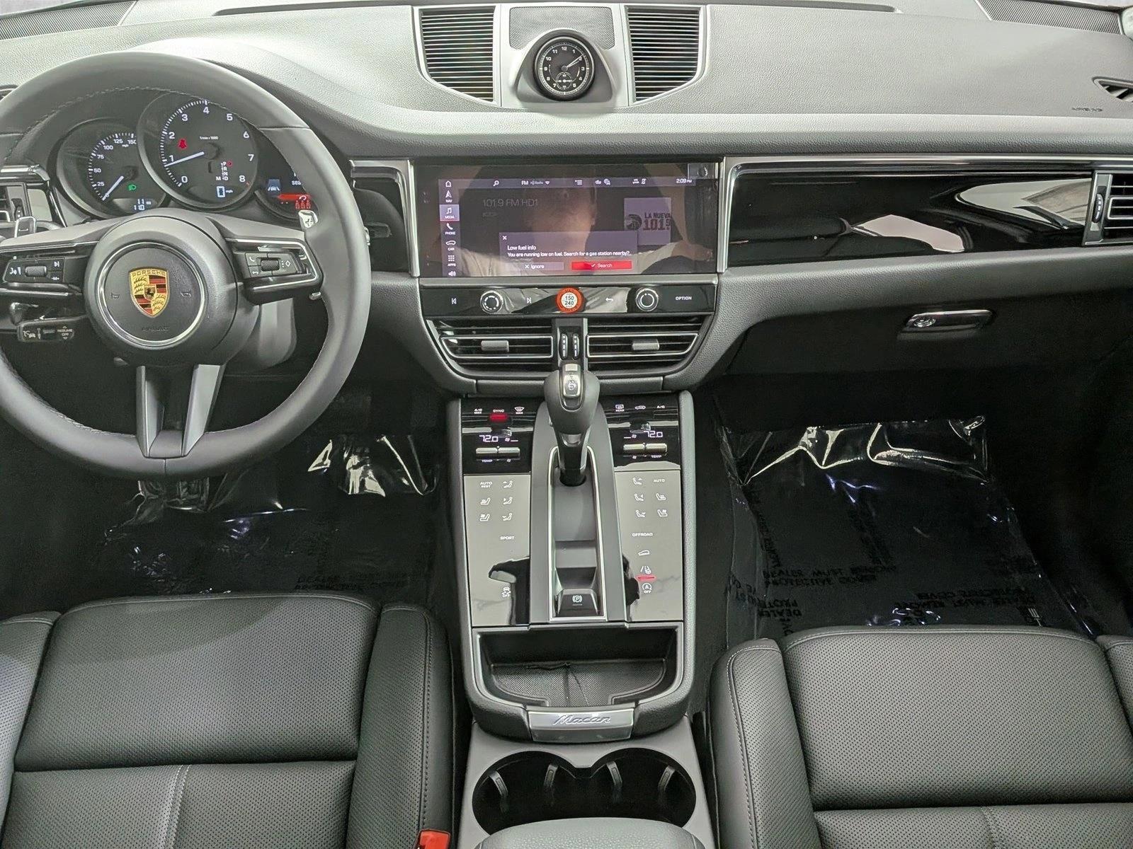 Thumbnail: 2026 Porsche Macan - 5