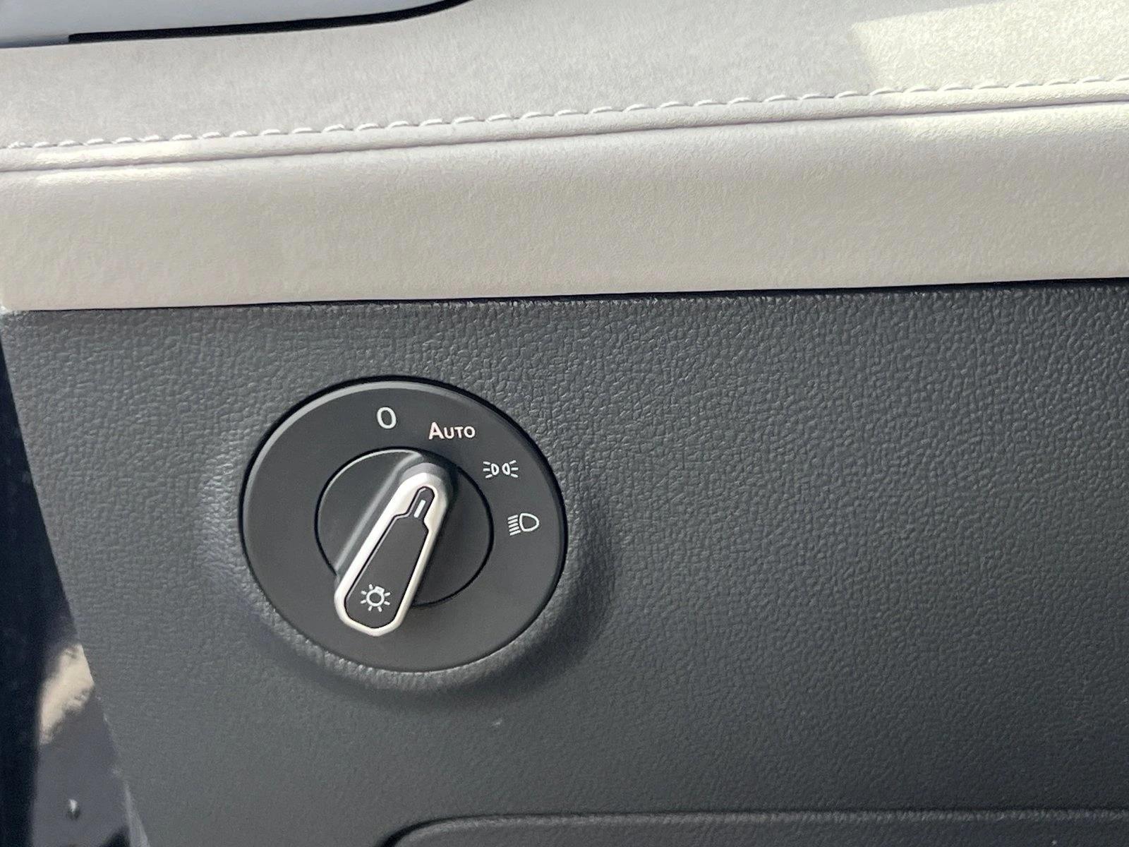 2025 Volkswagen Taos SE - Photo 14