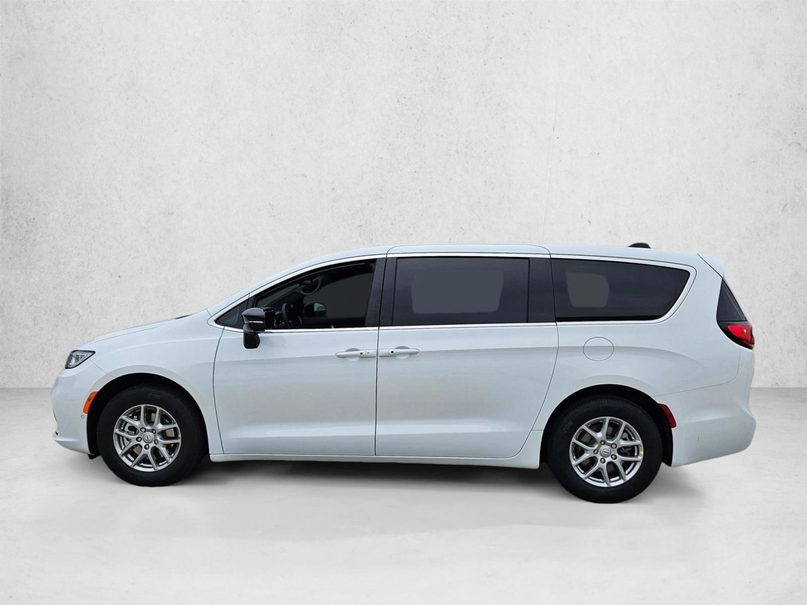 Thumbnail: 2026 Chrysler Pacifica - 2