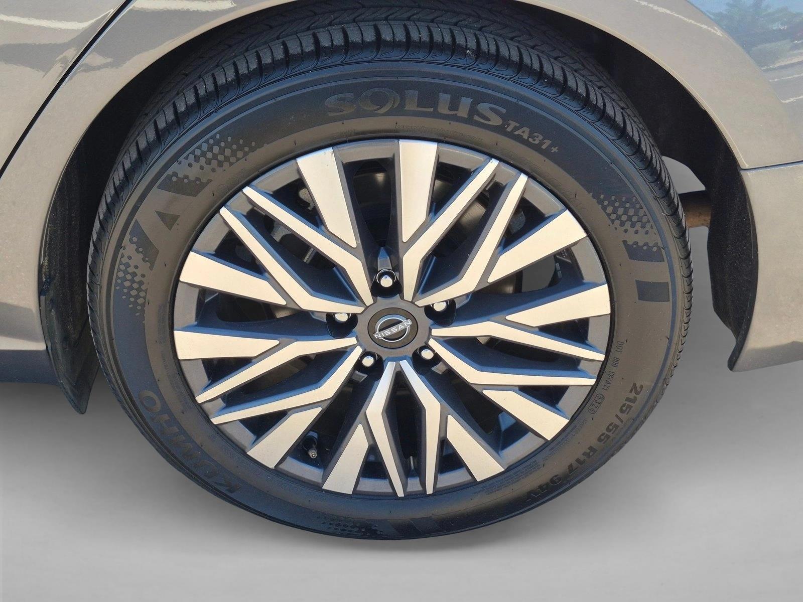 2025 Nissan Altima SV - Photo 30