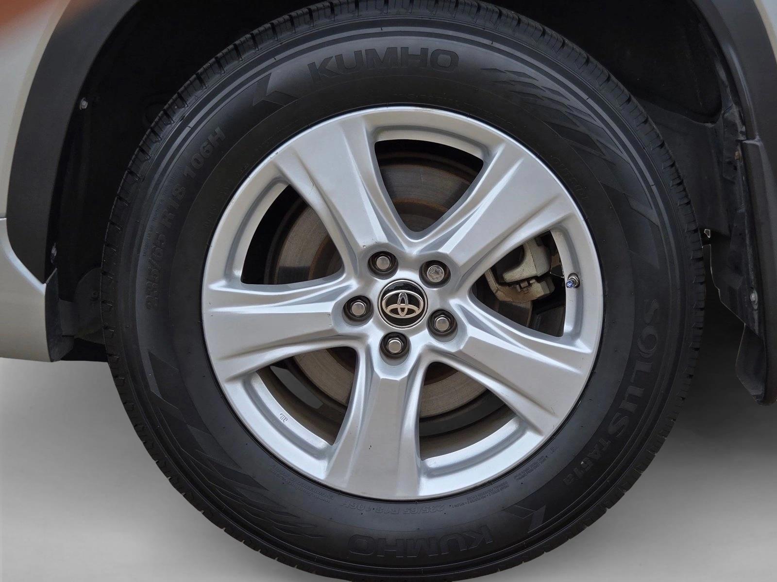2023 Toyota Highlander LE - Photo 22