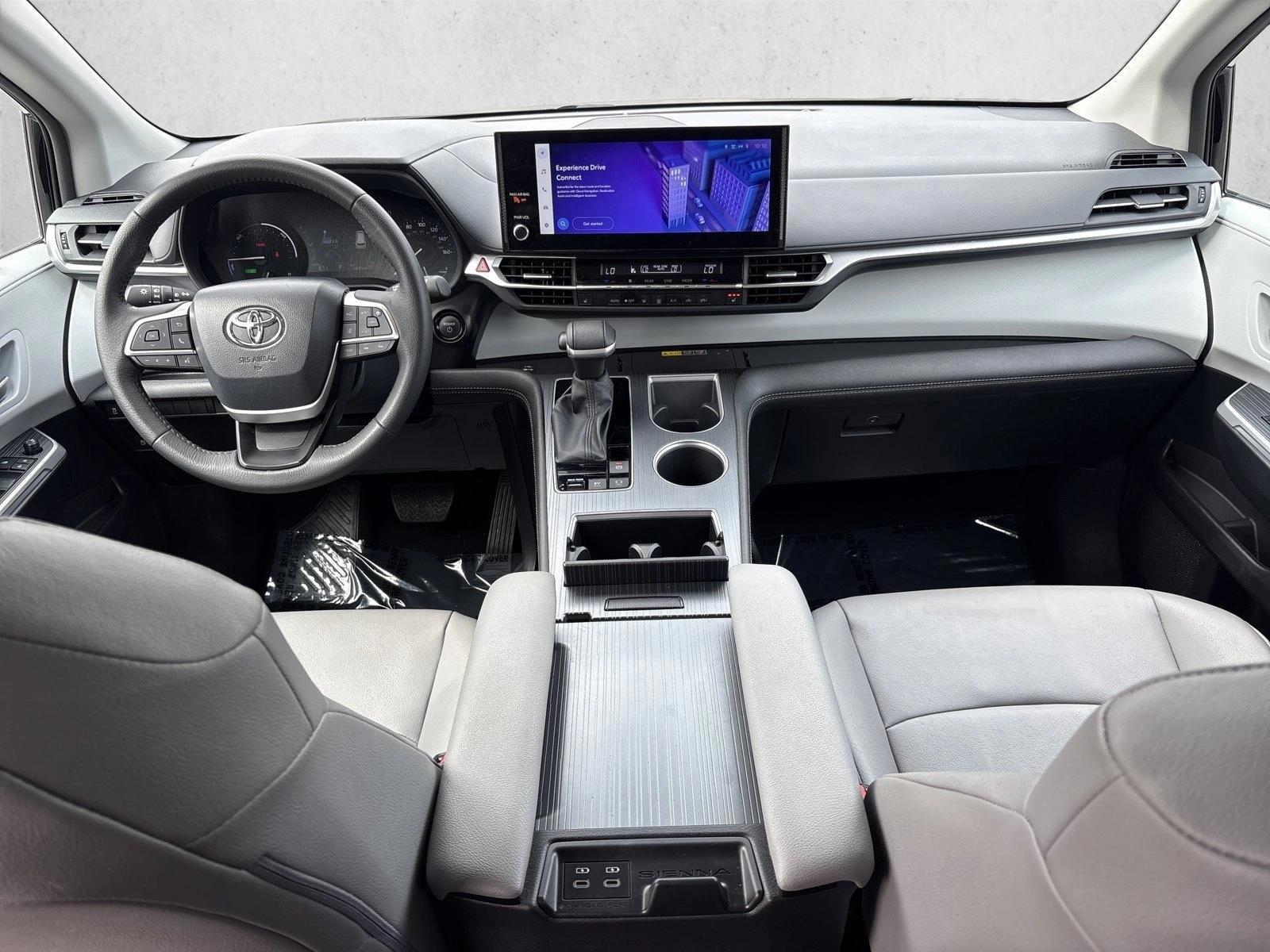 Thumbnail: 2026 Toyota Sienna - 3