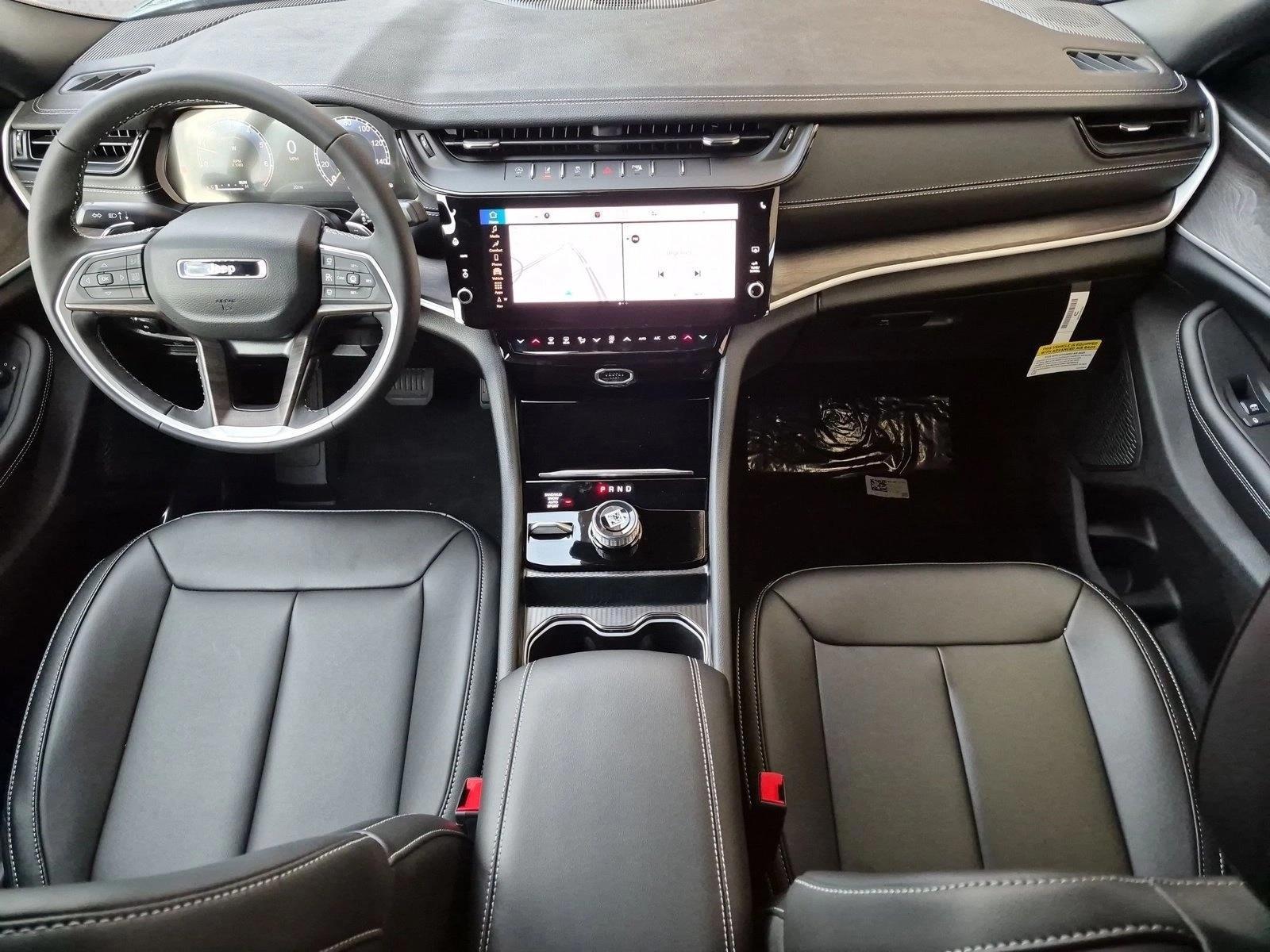 Thumbnail: 2027 Jeep Grand Cherokee - 4